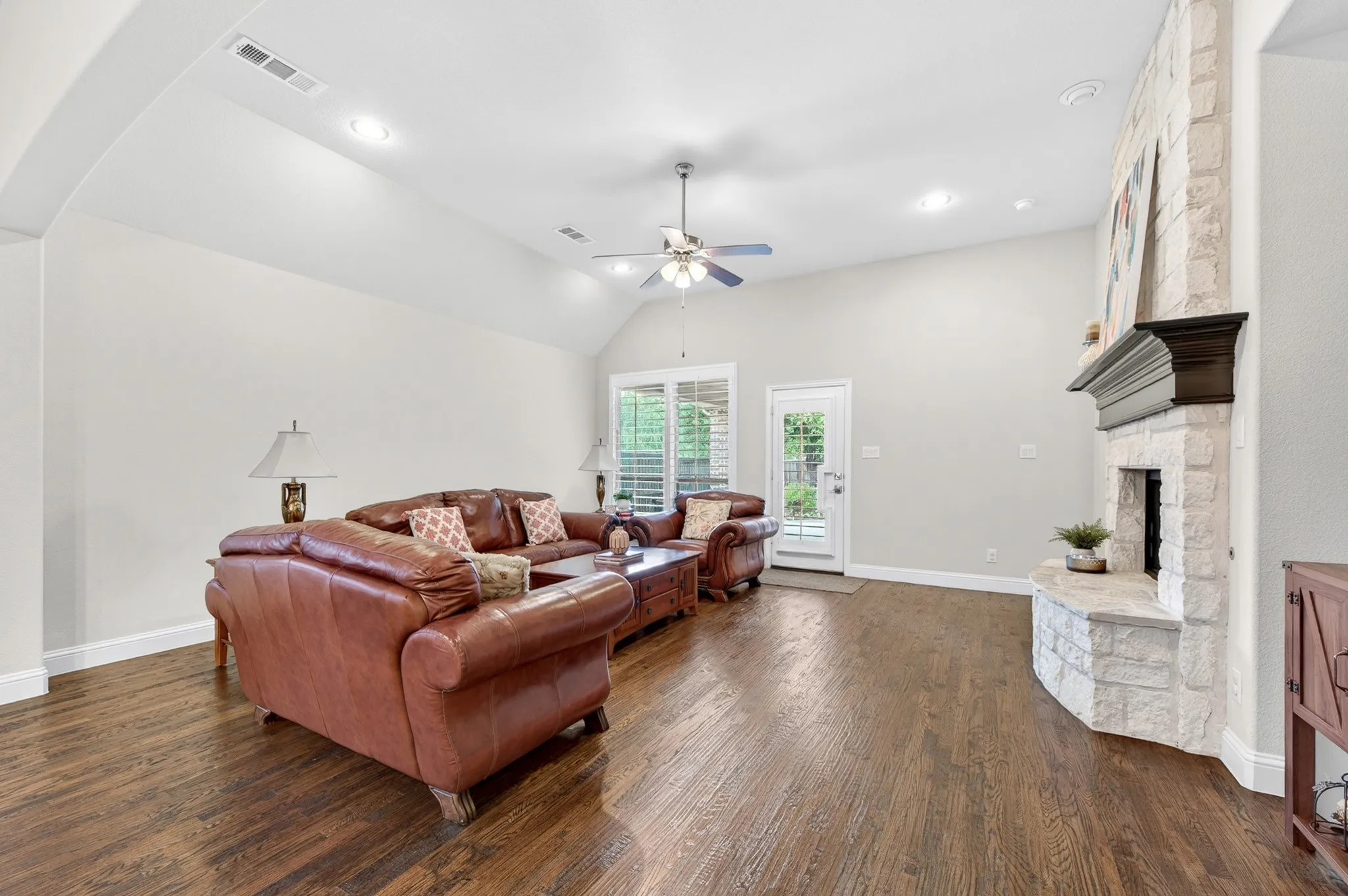 Single Family Residence For Sale in Collin County , 6612 Fortuna Lane, Mc Kinney, Texas 75070, 3 Bedroom, 2 Bathroom, 2 Garage spaces, 2,176 Sqft, built in 2015, mls#21287801, Real Estate Agent in Mc Kinney, Homes For Sale in Collin county, Homes For Sale in Mc Kinney, Realtor in Mc Kinney Texas, Real Estate Brokerage Independent Realty Texas, Luminita Cordes Realtor