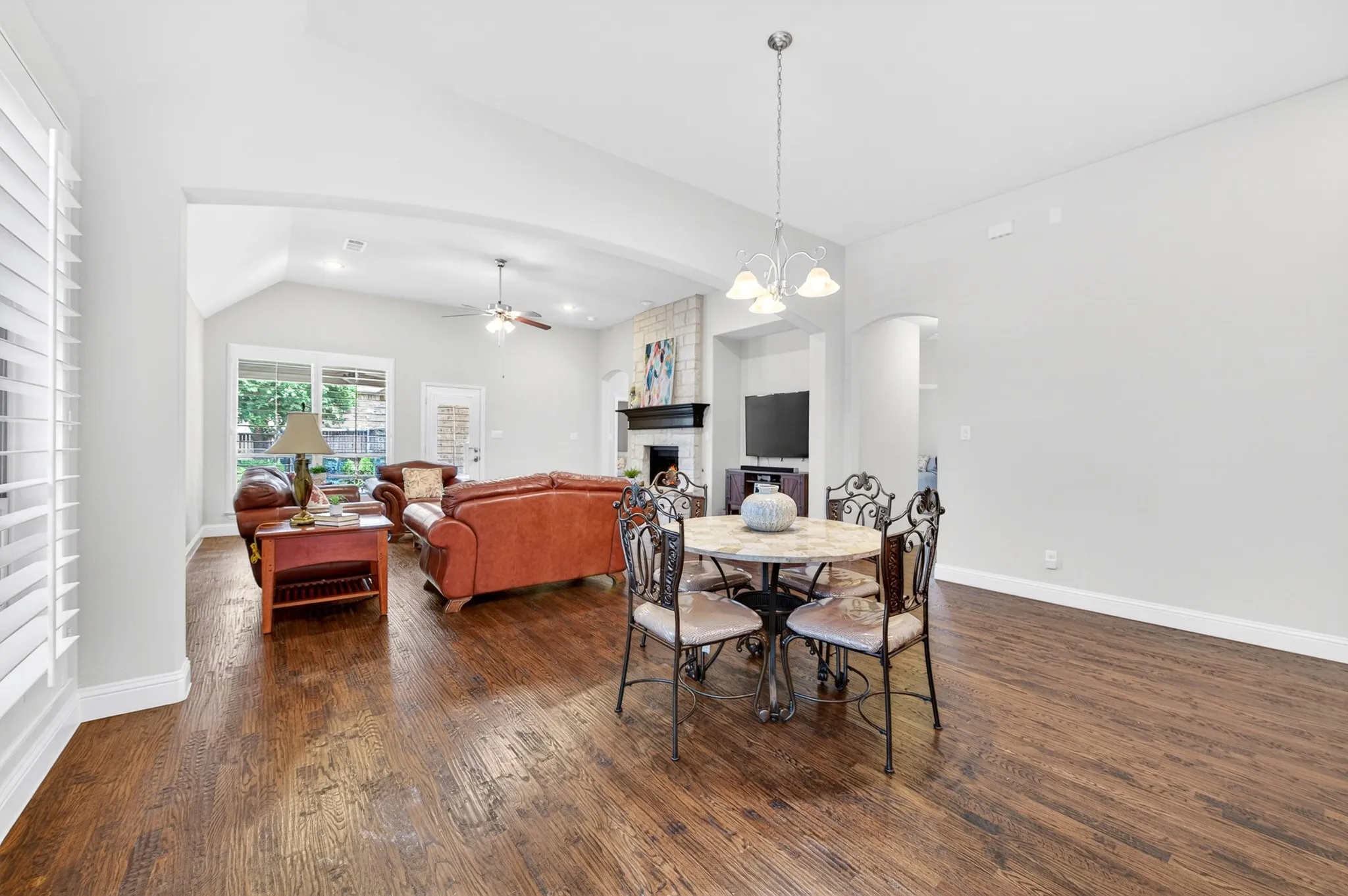 Single Family Residence For Sale in Collin County , 6612 Fortuna Lane, Mc Kinney, Texas 75070, 3 Bedroom, 2 Bathroom, 2 Garage spaces, 2,176 Sqft, built in 2015, mls#21287801, Real Estate Agent in Mc Kinney, Homes For Sale in Collin county, Homes For Sale in Mc Kinney, Realtor in Mc Kinney Texas, Real Estate Brokerage Independent Realty Texas, Luminita Cordes Realtor