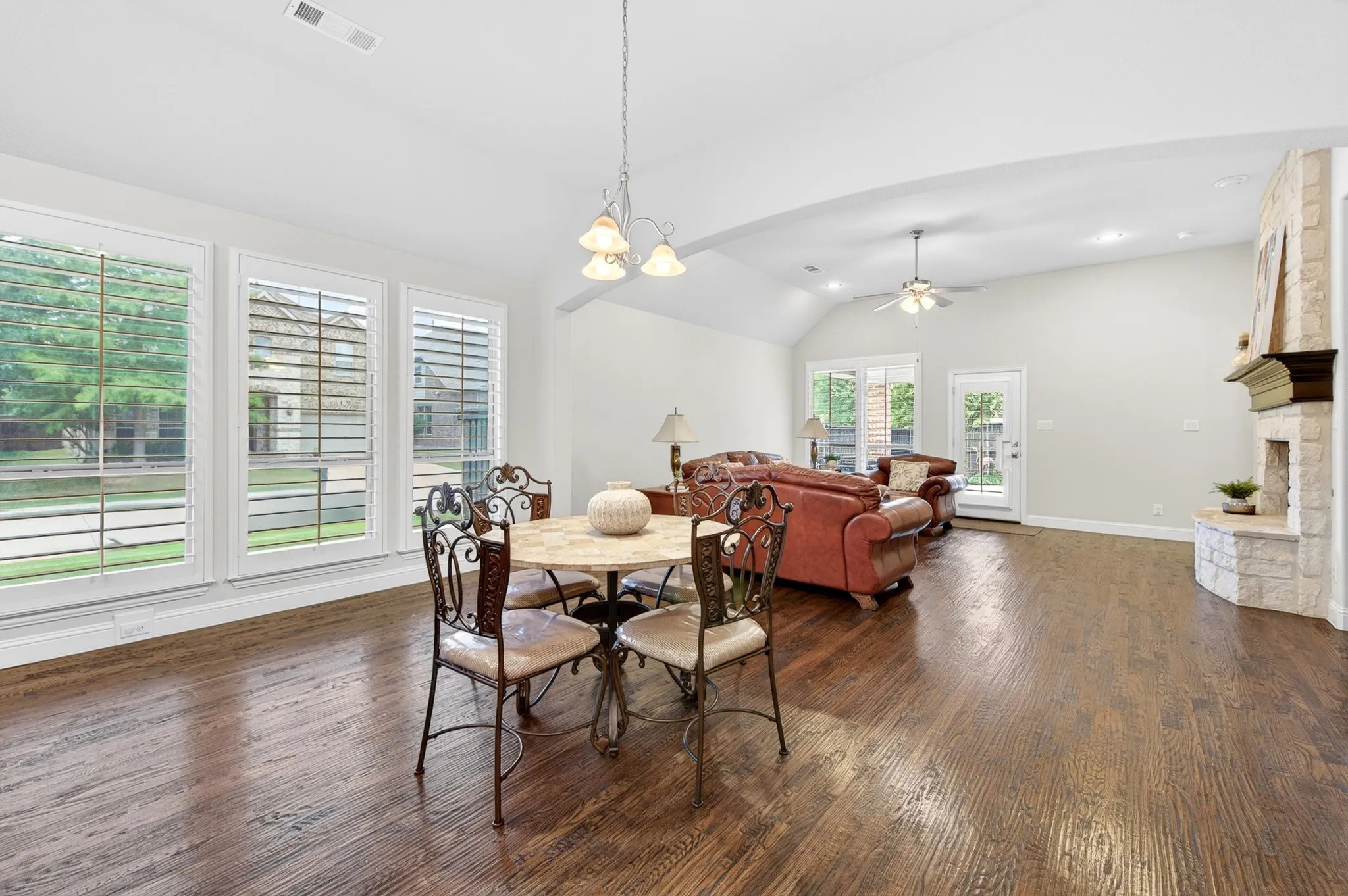 Single Family Residence For Sale in Collin County , 6612 Fortuna Lane, Mc Kinney, Texas 75070, 3 Bedroom, 2 Bathroom, 2 Garage spaces, 2,176 Sqft, built in 2015, mls#21287801, Real Estate Agent in Mc Kinney, Homes For Sale in Collin county, Homes For Sale in Mc Kinney, Realtor in Mc Kinney Texas, Real Estate Brokerage Independent Realty Texas, Luminita Cordes Realtor
