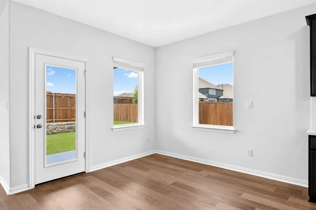 2620 Glacier Road ~ Ready Now!