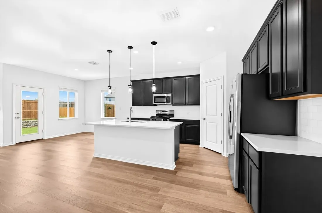 2620 Glacier Road ~ Ready Now!