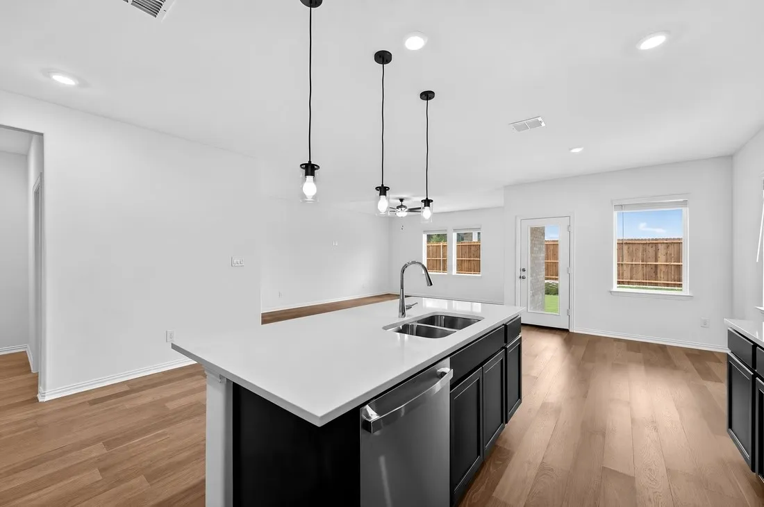 2620 Glacier Road ~ Ready Now!