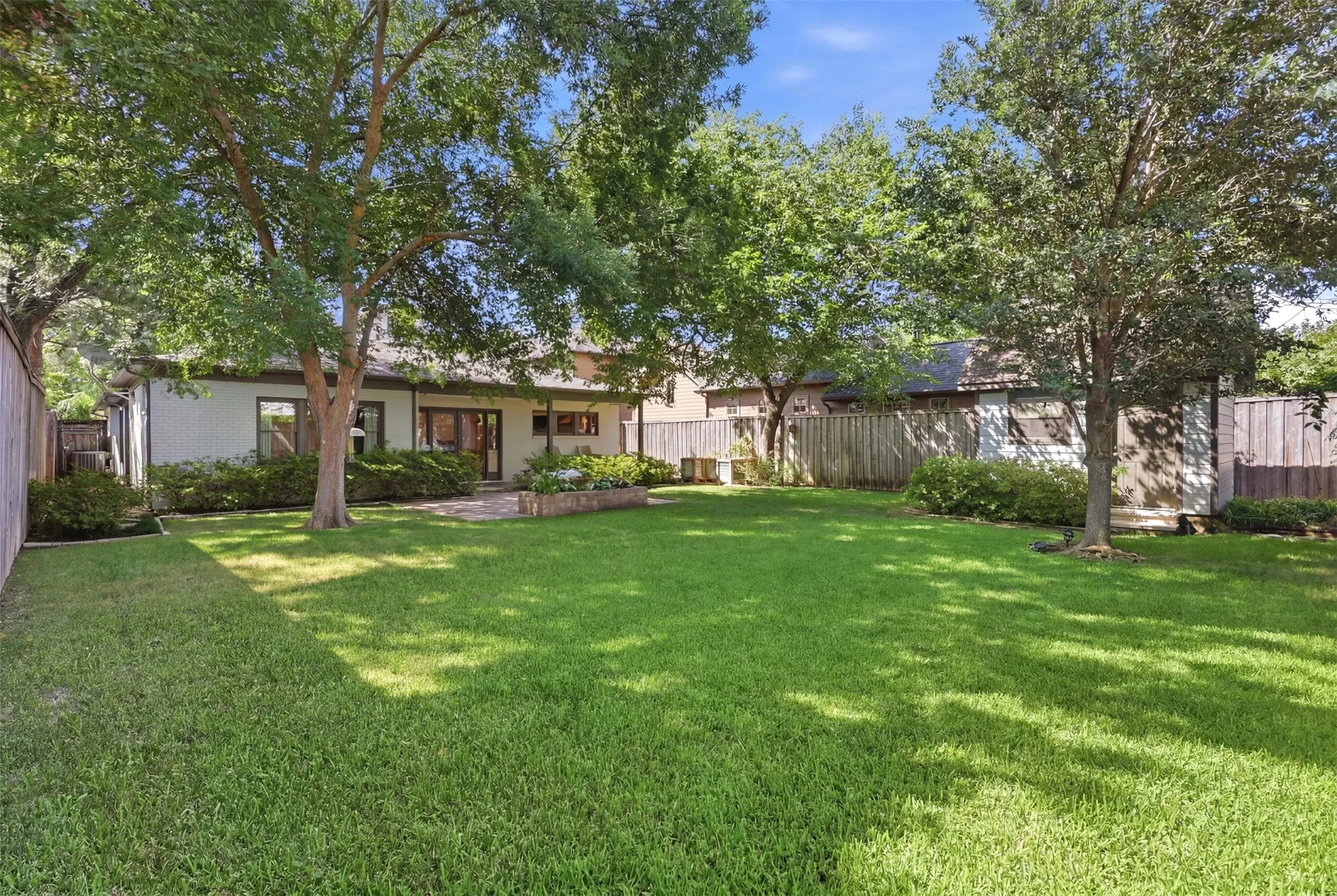 Single Family Residence For Sale in Dallas County , 4329 Taos Road, Dallas, Texas 75209, 4 Bedroom, 3 Bathroom, 2 Garage spaces, 2,869 Sqft, built in 1950, mls#21289771, Real Estate Agent in Dallas, Homes For Sale in Dallas county, Homes For Sale in Dallas, Realtor in Dallas Texas, Real Estate Brokerage Independent Realty Texas, Luminita Cordes Realtor