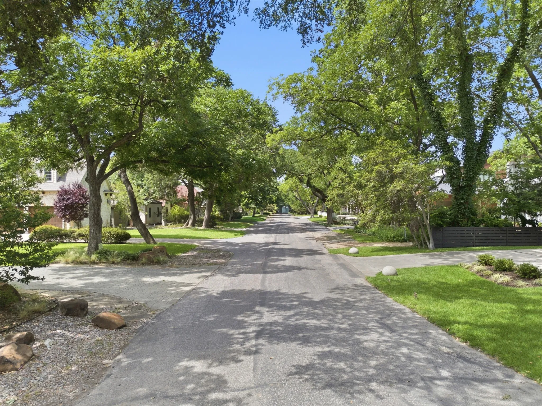 picturesque tree-lined streets of Bluffview