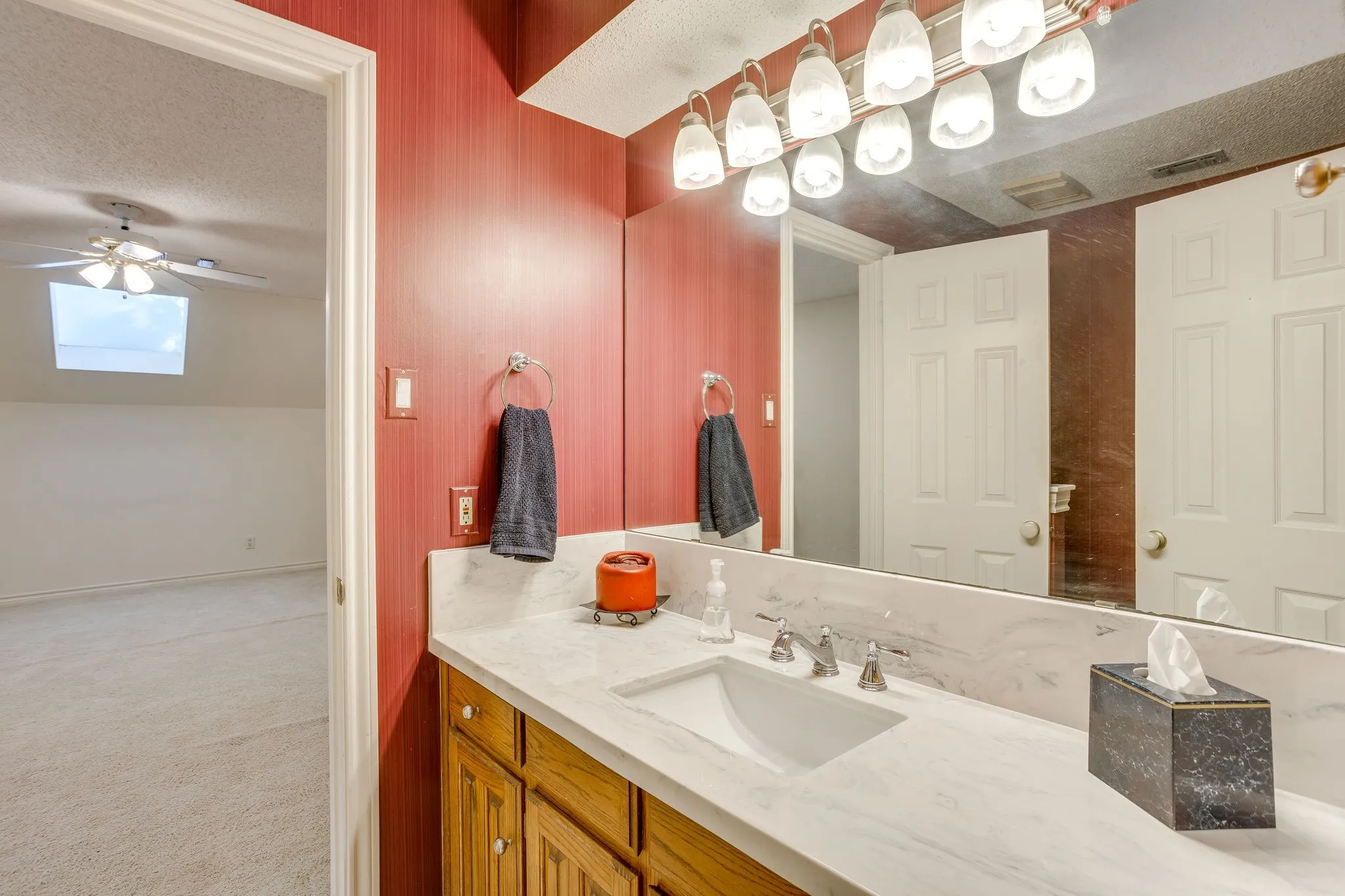 Upstairs Jack n Jill Bath