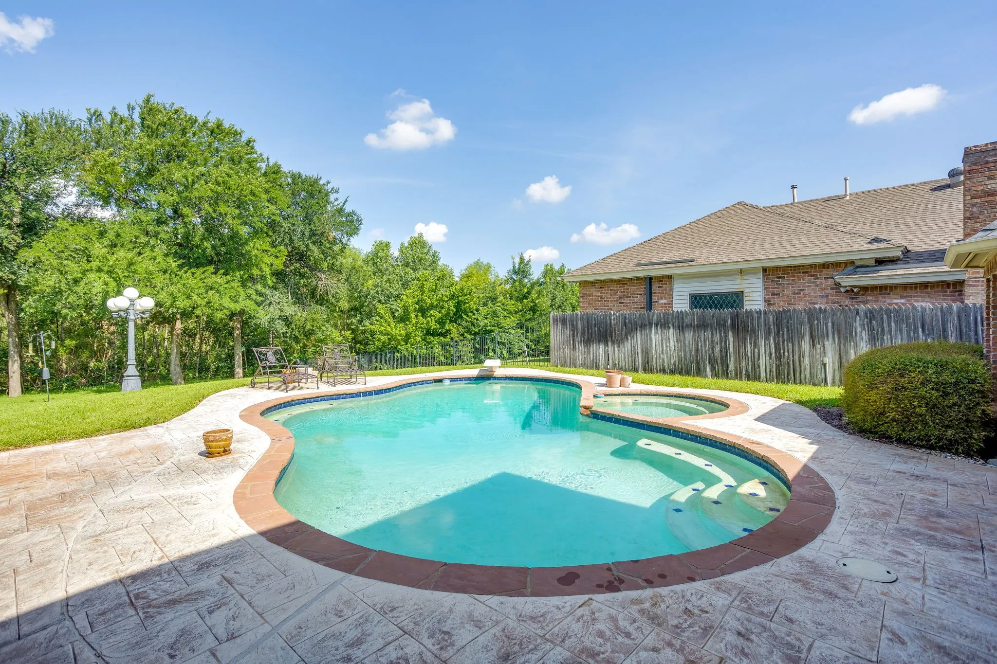 Single Family Residence For Sale in Tarrant County , 2006 Lake Country Drive, Arlington, Texas 76012, 4 Bedroom, 4 Bathroom, 3 Garage spaces, 3,922 Sqft, built in 1984, mls#21289702, Real Estate Agent in Arlington, Homes For Sale in Tarrant county, Homes For Sale in Arlington, Realtor in Arlington Texas, Real Estate Brokerage Independent Realty Texas, Luminita Cordes Realtor