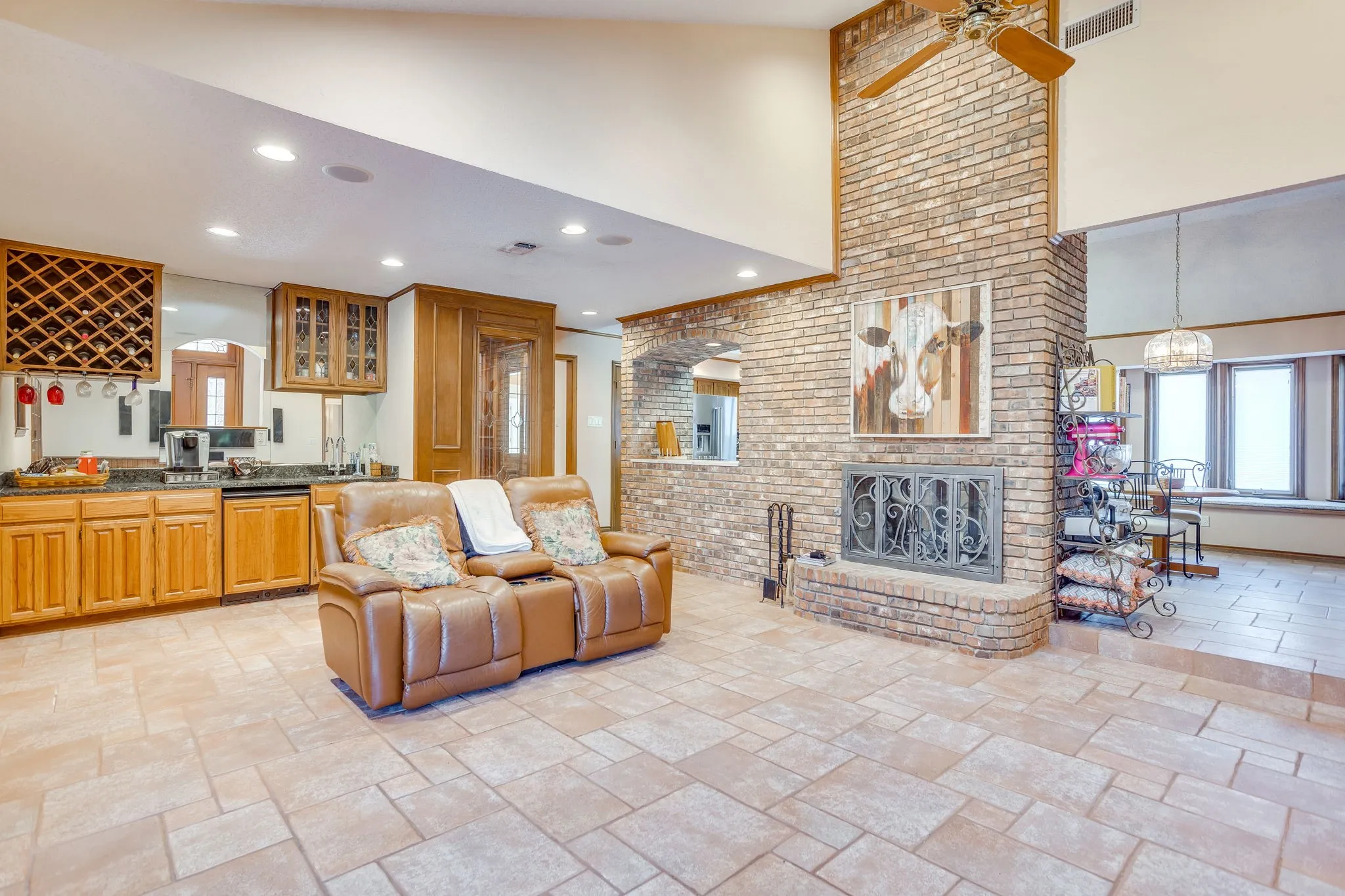 See through Fireplace, Wet Bar