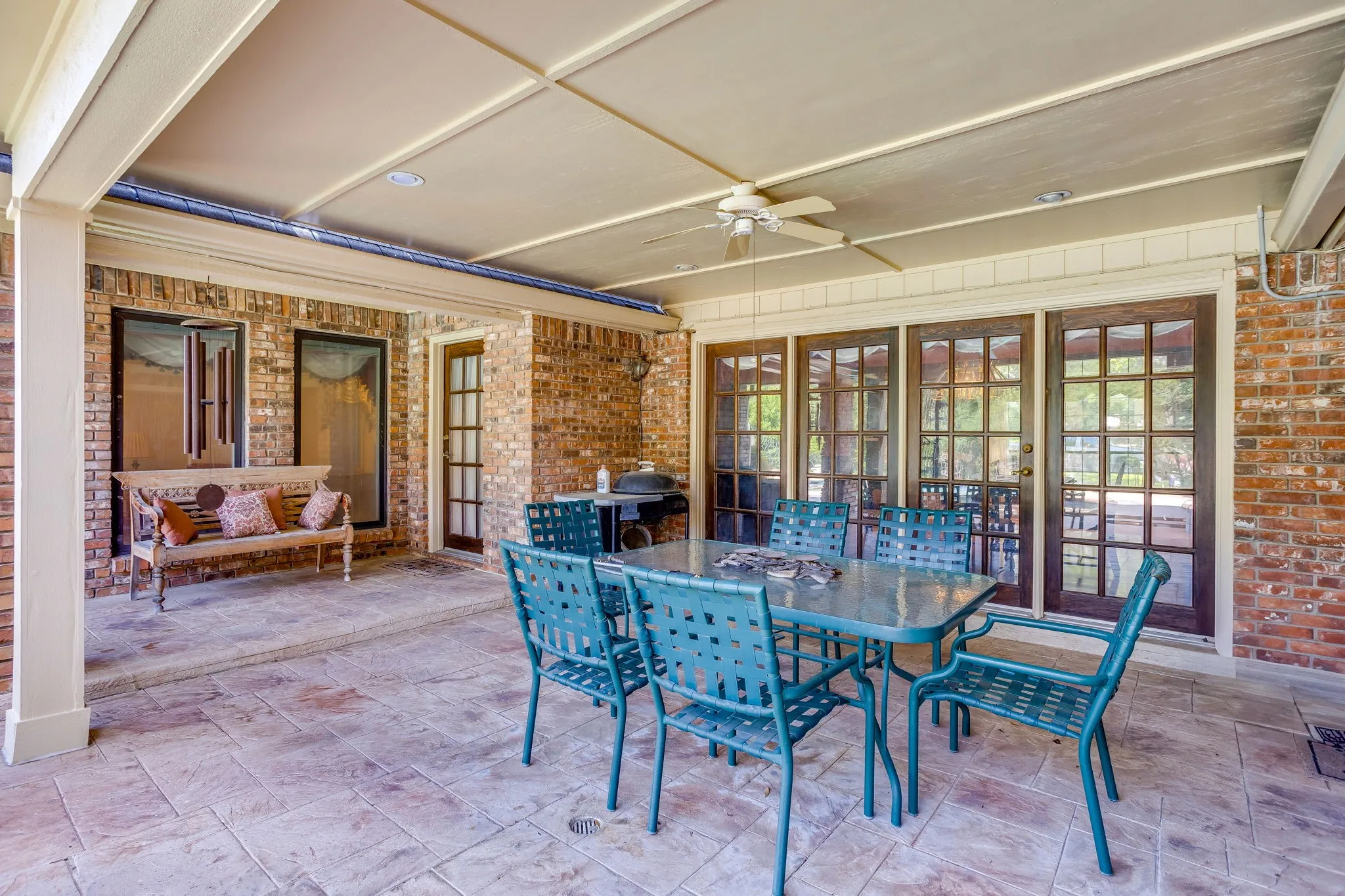 Single Family Residence For Sale in Tarrant County , 2006 Lake Country Drive, Arlington, Texas 76012, 4 Bedroom, 4 Bathroom, 3 Garage spaces, 3,922 Sqft, built in 1984, mls#21289702, Real Estate Agent in Arlington, Homes For Sale in Tarrant county, Homes For Sale in Arlington, Realtor in Arlington Texas, Real Estate Brokerage Independent Realty Texas, Luminita Cordes Realtor