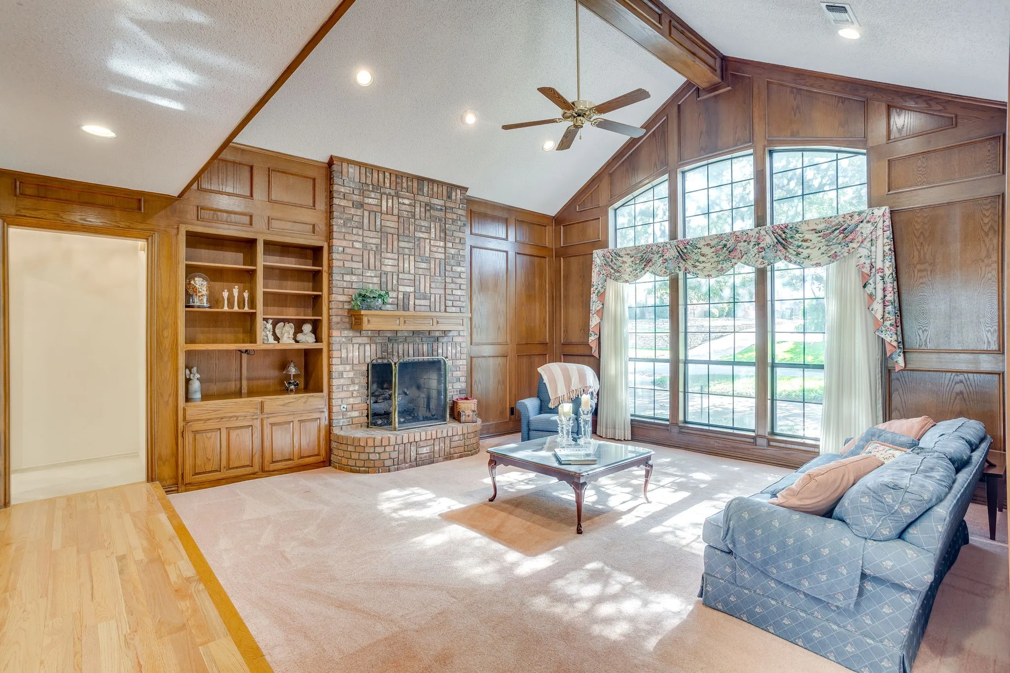 Main Living, Gas Fireplace
