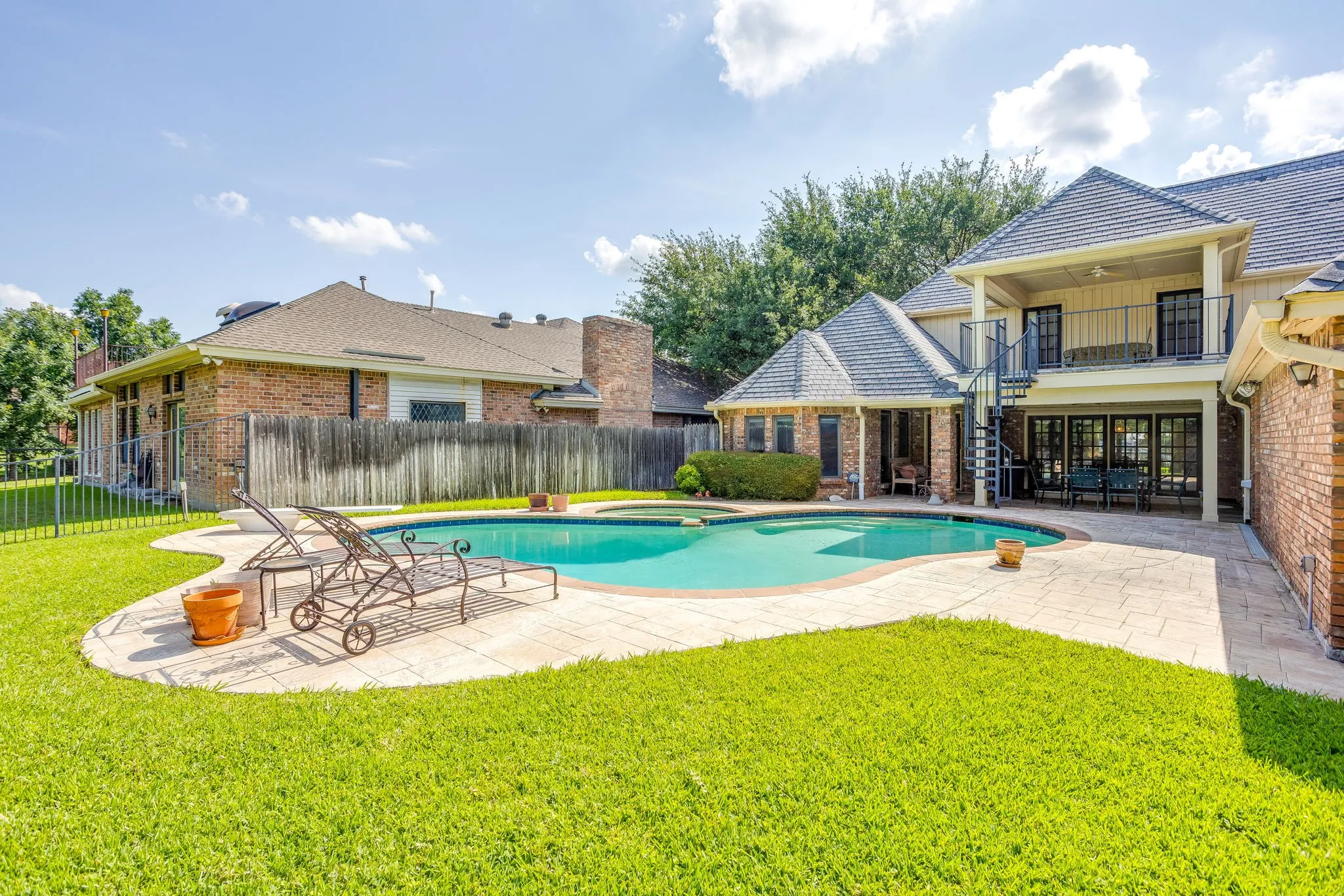Single Family Residence For Sale in Tarrant County , 2006 Lake Country Drive, Arlington, Texas 76012, 4 Bedroom, 4 Bathroom, 3 Garage spaces, 3,922 Sqft, built in 1984, mls#21289702, Real Estate Agent in Arlington, Homes For Sale in Tarrant county, Homes For Sale in Arlington, Realtor in Arlington Texas, Real Estate Brokerage Independent Realty Texas, Luminita Cordes Realtor