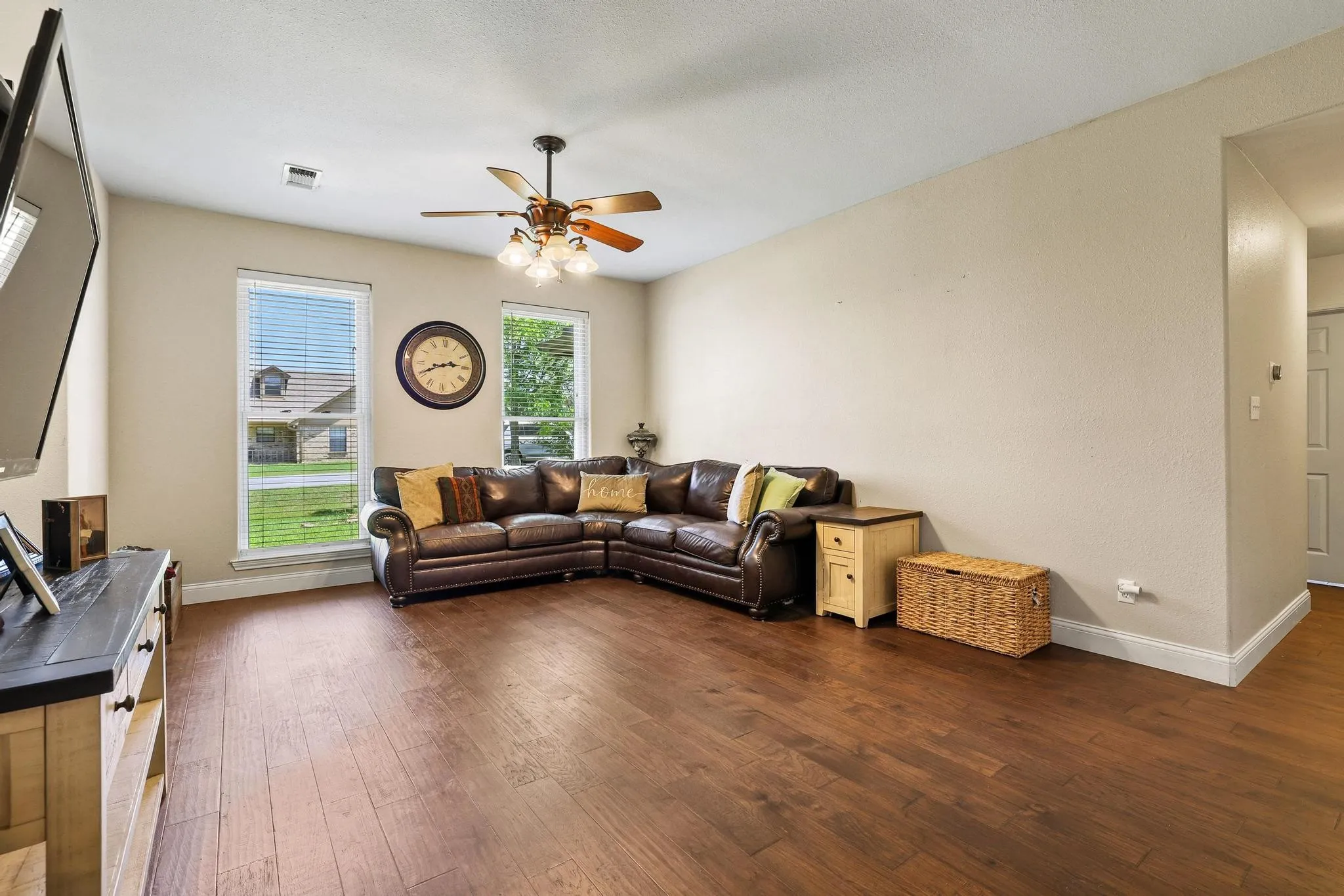 Single Family Residence For Sale in Grayson County , 315 Preston Glen, Gunter, Texas 75058, 3 Bedroom, 2 Bathroom, 3 Garage spaces, 1,428 Sqft, built in 1996, mls#21284848, Real Estate Agent in Gunter, Homes For Sale in Grayson county, Homes For Sale in Gunter, Realtor in Gunter Texas, Real Estate Brokerage Independent Realty Texas, Luminita Cordes Realtor