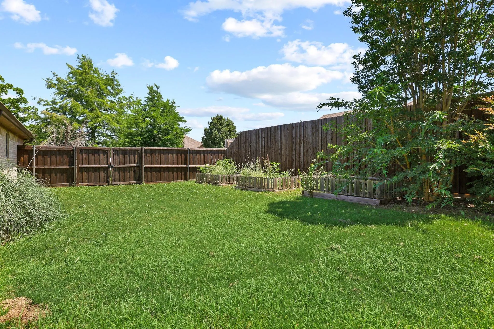 Single Family Residence For Sale in Grayson County , 315 Preston Glen, Gunter, Texas 75058, 3 Bedroom, 2 Bathroom, 3 Garage spaces, 1,428 Sqft, built in 1996, mls#21284848, Real Estate Agent in Gunter, Homes For Sale in Grayson county, Homes For Sale in Gunter, Realtor in Gunter Texas, Real Estate Brokerage Independent Realty Texas, Luminita Cordes Realtor