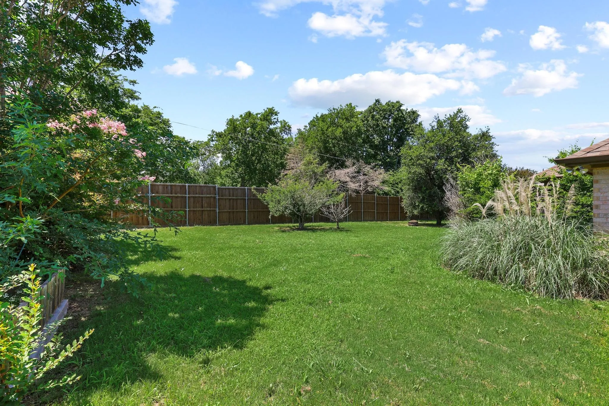 Single Family Residence For Sale in Grayson County , 315 Preston Glen, Gunter, Texas 75058, 3 Bedroom, 2 Bathroom, 3 Garage spaces, 1,428 Sqft, built in 1996, mls#21284848, Real Estate Agent in Gunter, Homes For Sale in Grayson county, Homes For Sale in Gunter, Realtor in Gunter Texas, Real Estate Brokerage Independent Realty Texas, Luminita Cordes Realtor