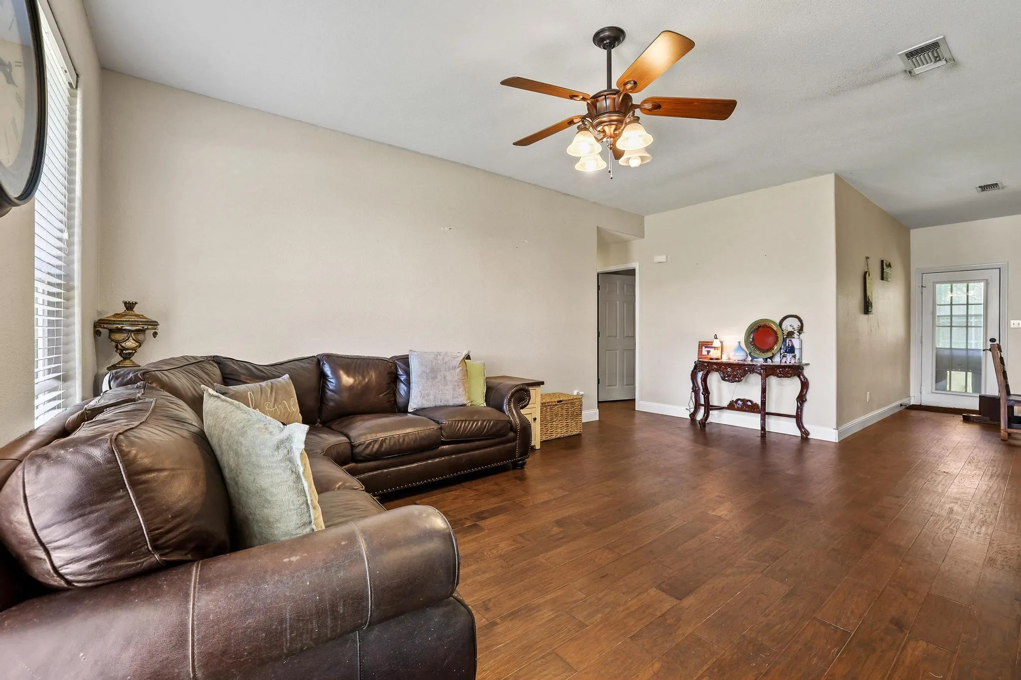 Single Family Residence For Sale in Grayson County , 315 Preston Glen, Gunter, Texas 75058, 3 Bedroom, 2 Bathroom, 3 Garage spaces, 1,428 Sqft, built in 1996, mls#21284848, Real Estate Agent in Gunter, Homes For Sale in Grayson county, Homes For Sale in Gunter, Realtor in Gunter Texas, Real Estate Brokerage Independent Realty Texas, Luminita Cordes Realtor