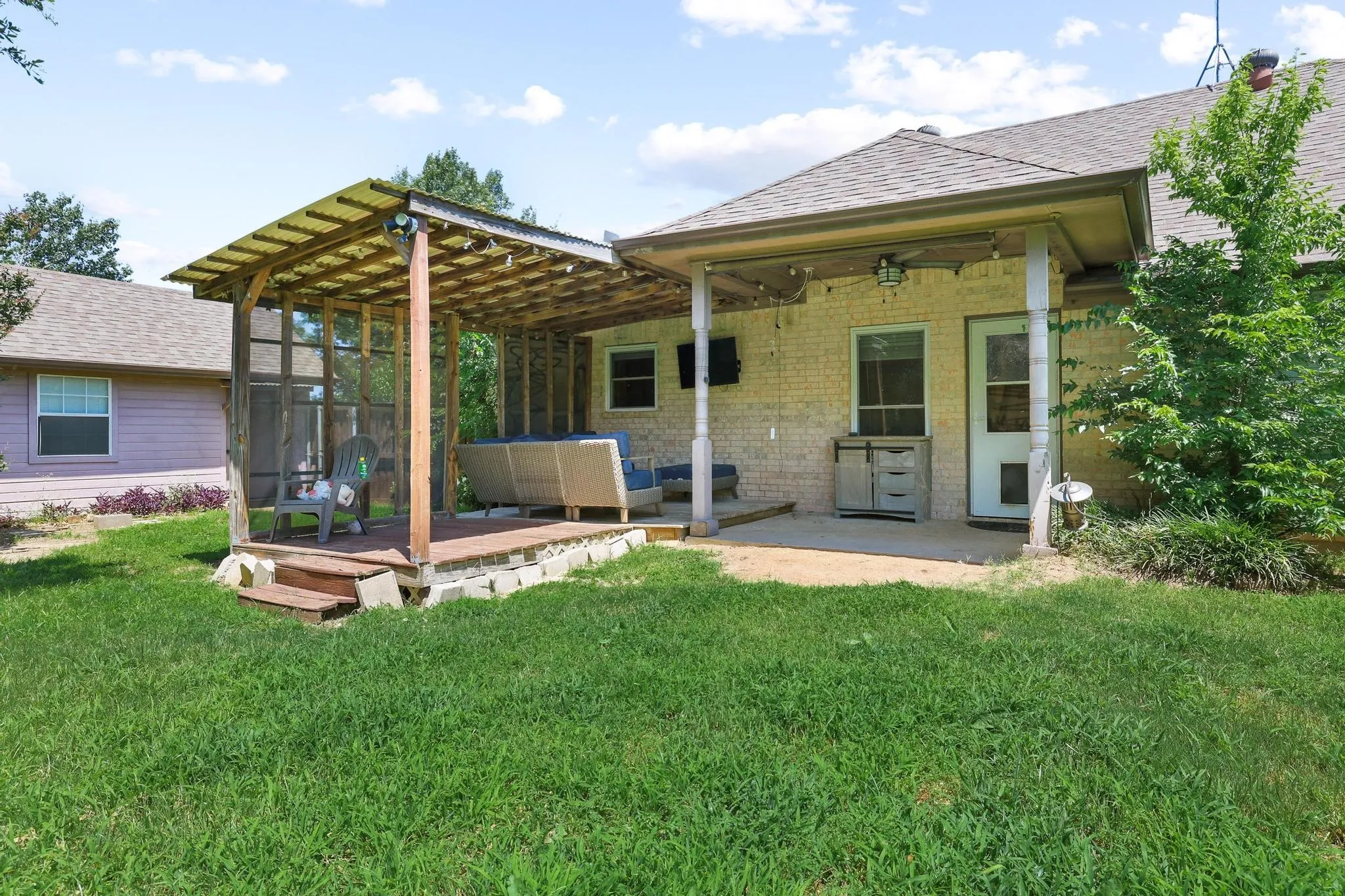 Single Family Residence For Sale in Grayson County , 315 Preston Glen, Gunter, Texas 75058, 3 Bedroom, 2 Bathroom, 3 Garage spaces, 1,428 Sqft, built in 1996, mls#21284848, Real Estate Agent in Gunter, Homes For Sale in Grayson county, Homes For Sale in Gunter, Realtor in Gunter Texas, Real Estate Brokerage Independent Realty Texas, Luminita Cordes Realtor