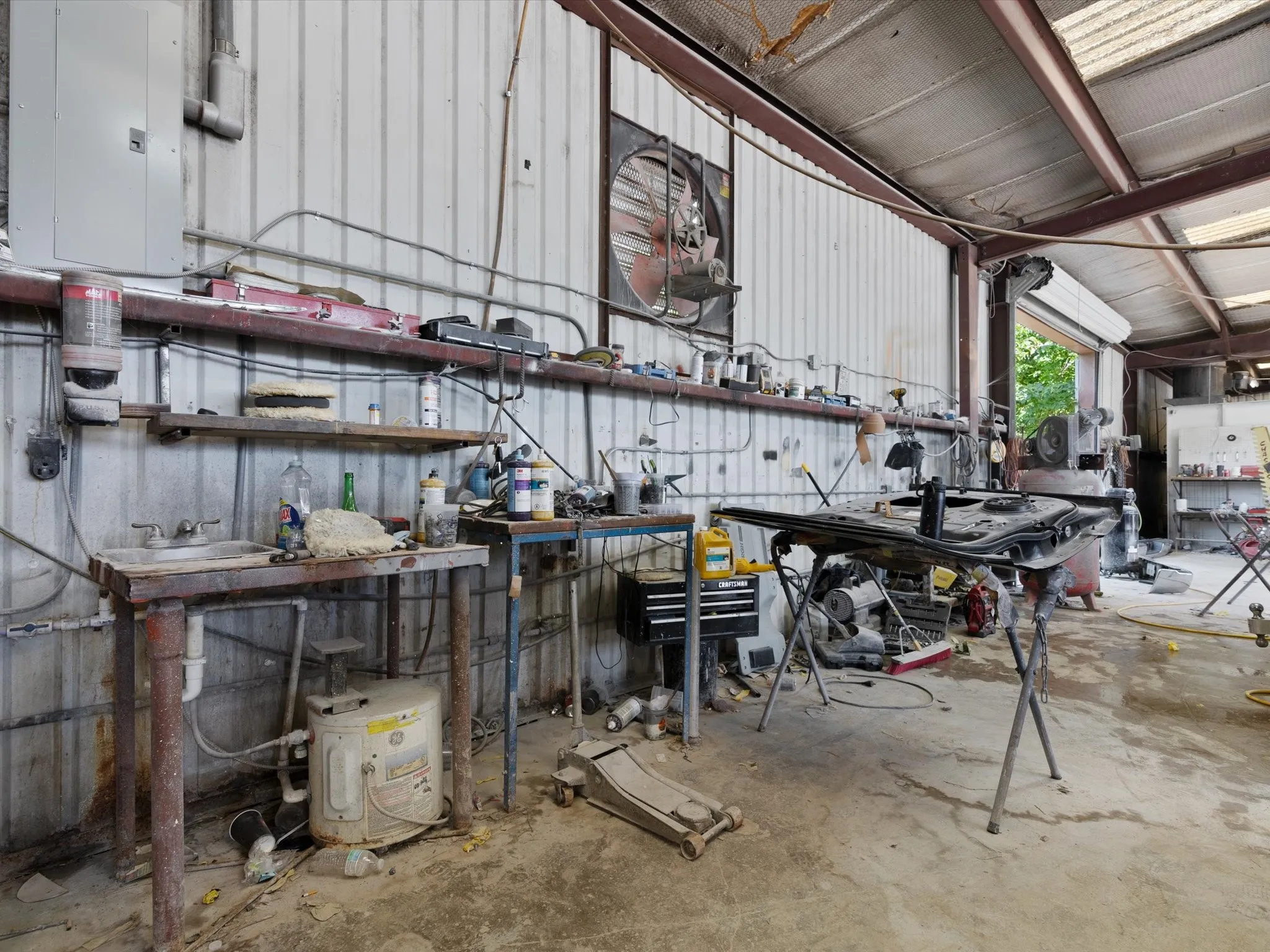 Industrial For Sale in Tarrant County , 416 E Kennedale Parkway, Kennedale, Texas 76060, 0, 0, Garage spaces, 0 Sqft, built in 1981, Price $1,050,000, mls#21290264, Real Estate Agent in Kennedale, Homes For Sale in Tarrant county, Homes For Sale in Kennedale, Realtor in Kennedale Texas, Real Estate Brokerage Independent Realty Texas, Luminita Cordes Realtor