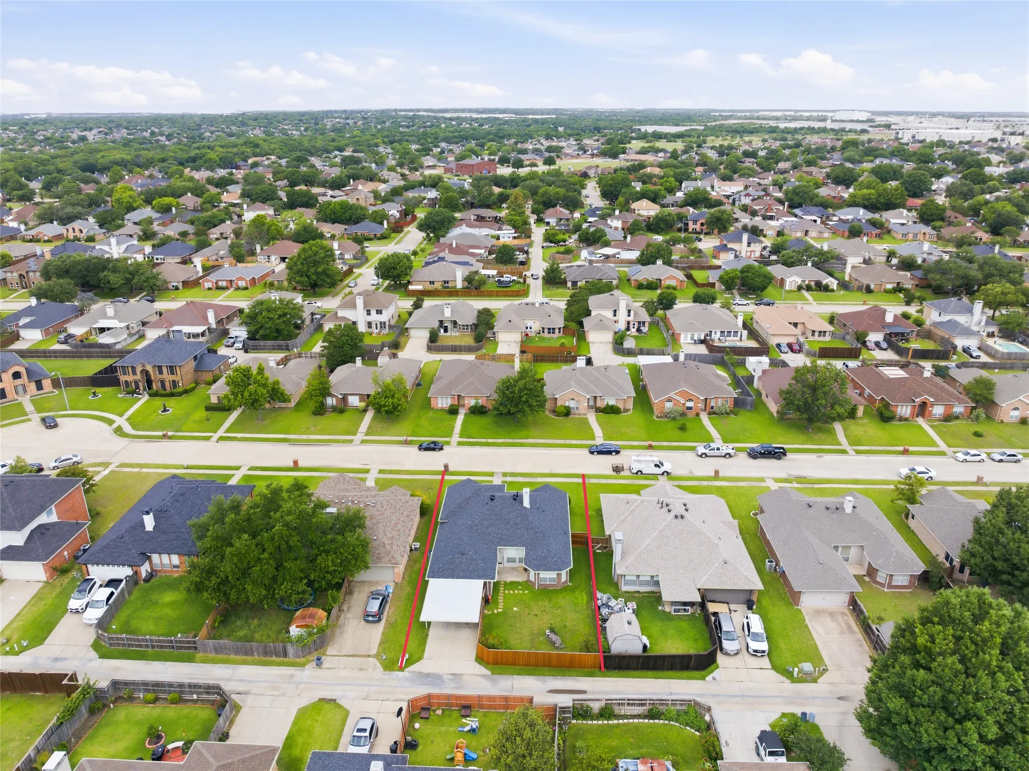 Single Family Residence For Sale in Dallas County , 2720 Preston Creek, Mesquite, Texas 75181, 3 Bedroom, 3 Bathroom, 2 Garage spaces, 2,045 Sqft, built in 1996, mls#21271050, Real Estate Agent in Mesquite, Homes For Sale in Dallas county, Homes For Sale in Mesquite, Realtor in Mesquite Texas, Real Estate Brokerage Independent Realty Texas, Luminita Cordes Realtor