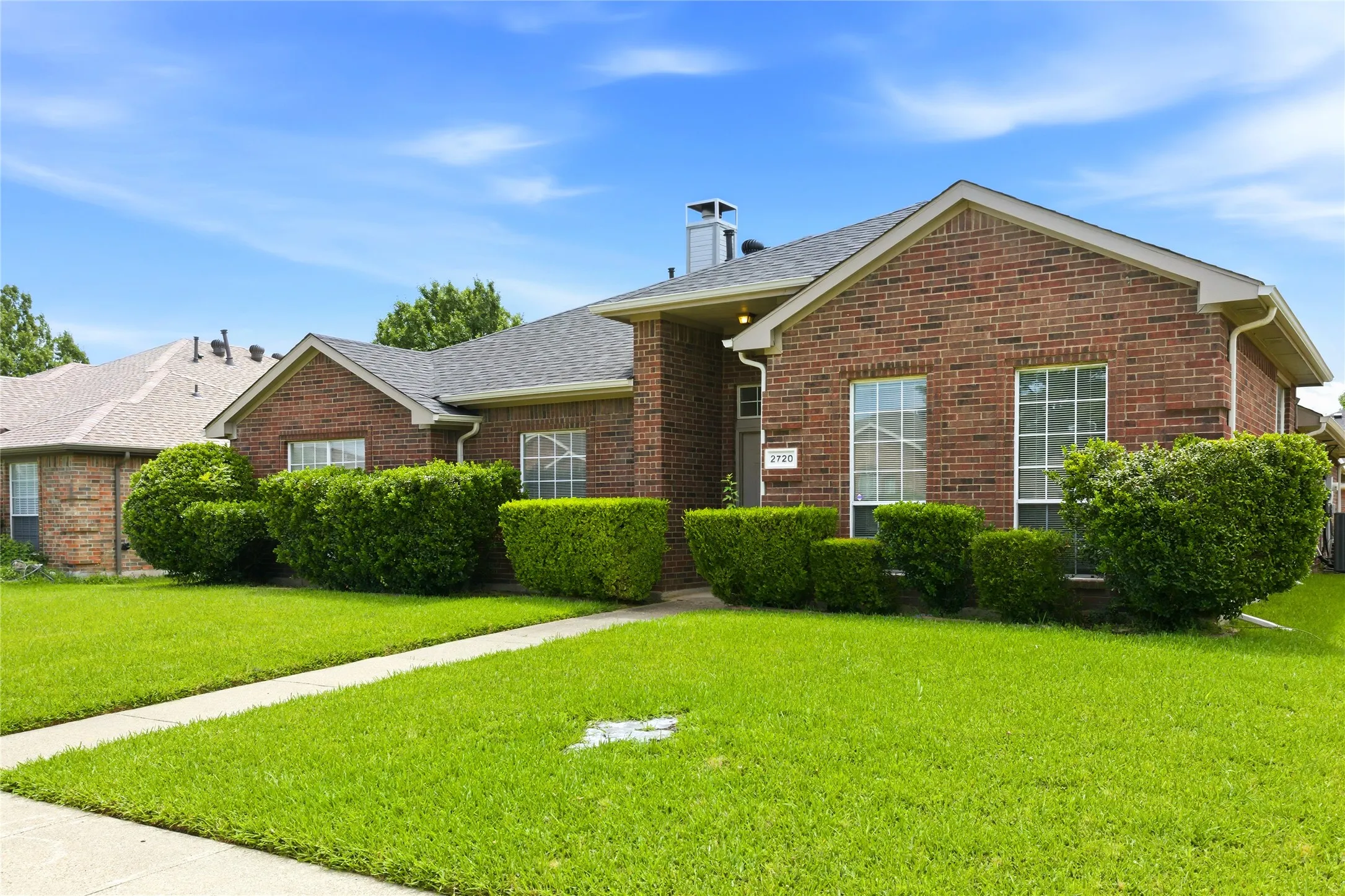 Single Family Residence For Sale in Dallas County , 2720 Preston Creek, Mesquite, Texas 75181, 3 Bedroom, 3 Bathroom, 2 Garage spaces, 2,045 Sqft, built in 1996, mls#21271050, Real Estate Agent in Mesquite, Homes For Sale in Dallas county, Homes For Sale in Mesquite, Realtor in Mesquite Texas, Real Estate Brokerage Independent Realty Texas, Luminita Cordes Realtor