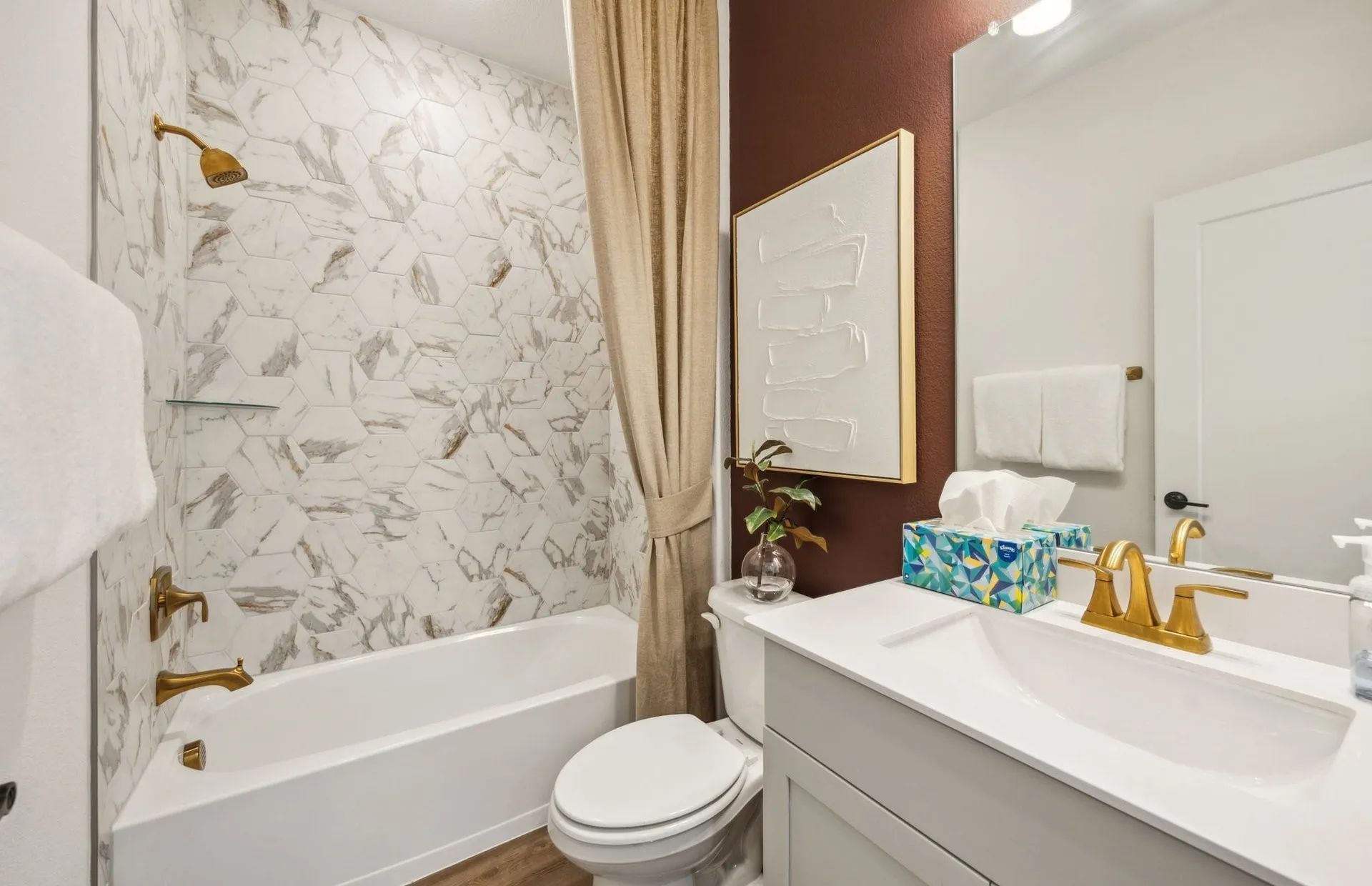 *Model Representation - Spacious secondary bathroom
