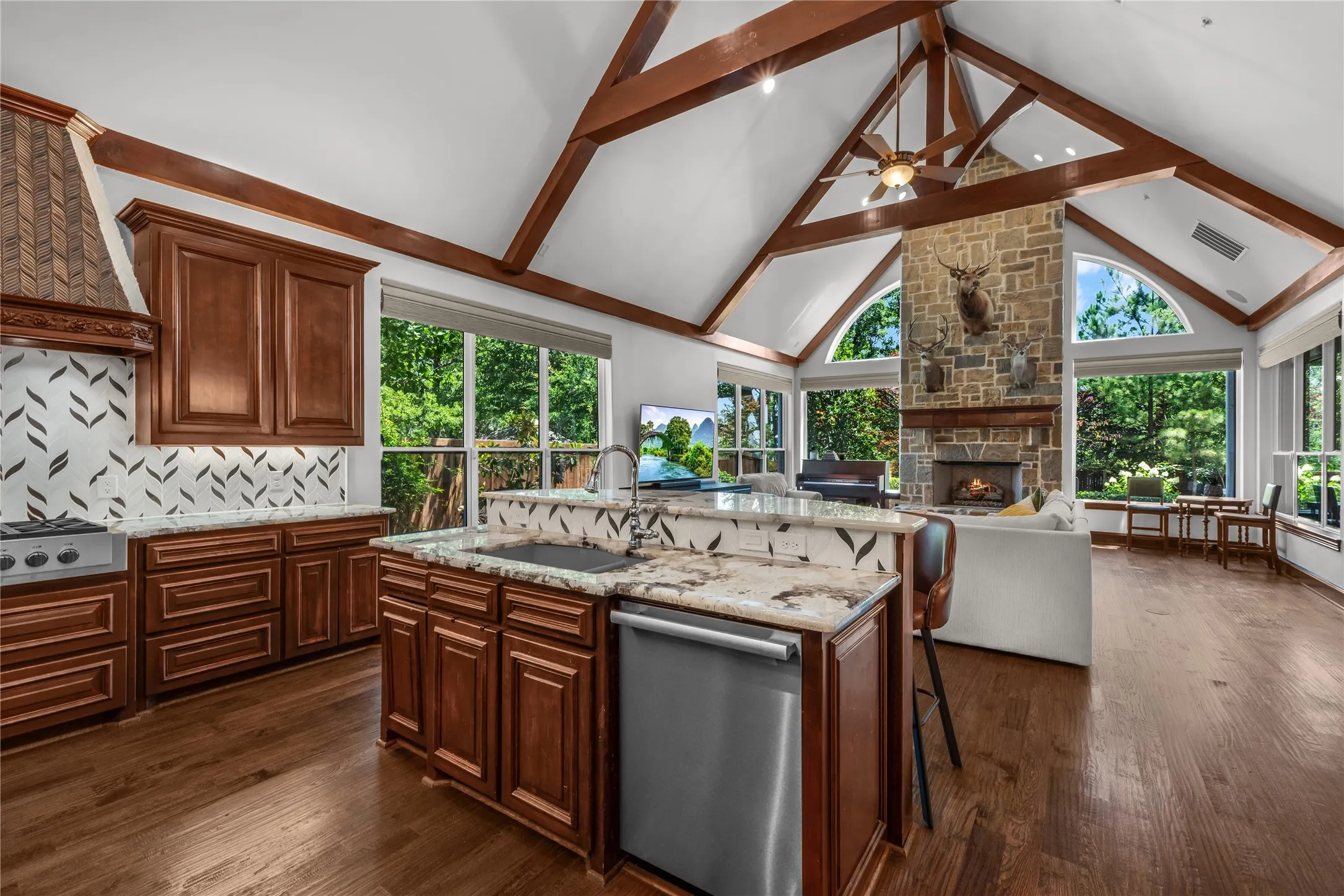 Single Family Residence For Sale in Tarrant County , 7205 Vanguard Court, Colleyville, Texas 76034, 5 Bedroom, 6 Bathroom, 3 Garage spaces, 6,502 Sqft, built in 2005, mls#21281613, Real Estate Agent in Colleyville, Homes For Sale in Tarrant county, Homes For Sale in Colleyville, Realtor in Colleyville Texas, Real Estate Brokerage Independent Realty Texas, Luminita Cordes Realtor