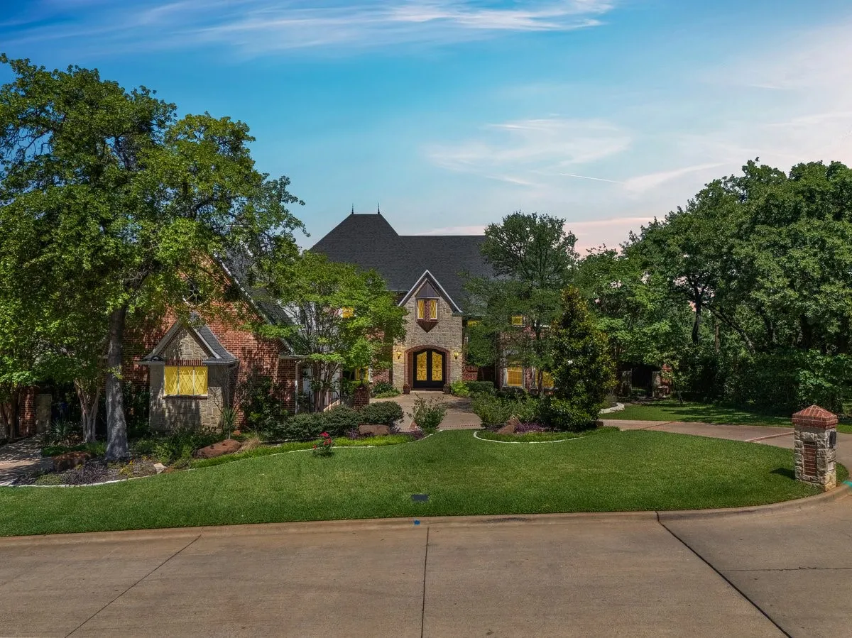 Single Family Residence For Sale in Tarrant County , 7205 Vanguard Court, Colleyville, Texas 76034, 5 Bedroom, 6 Bathroom, 3 Garage spaces, 6,502 Sqft, built in 2005, mls#21281613, Real Estate Agent in Colleyville, Homes For Sale in Tarrant county, Homes For Sale in Colleyville, Realtor in Colleyville Texas, Real Estate Brokerage Independent Realty Texas, Luminita Cordes Realtor