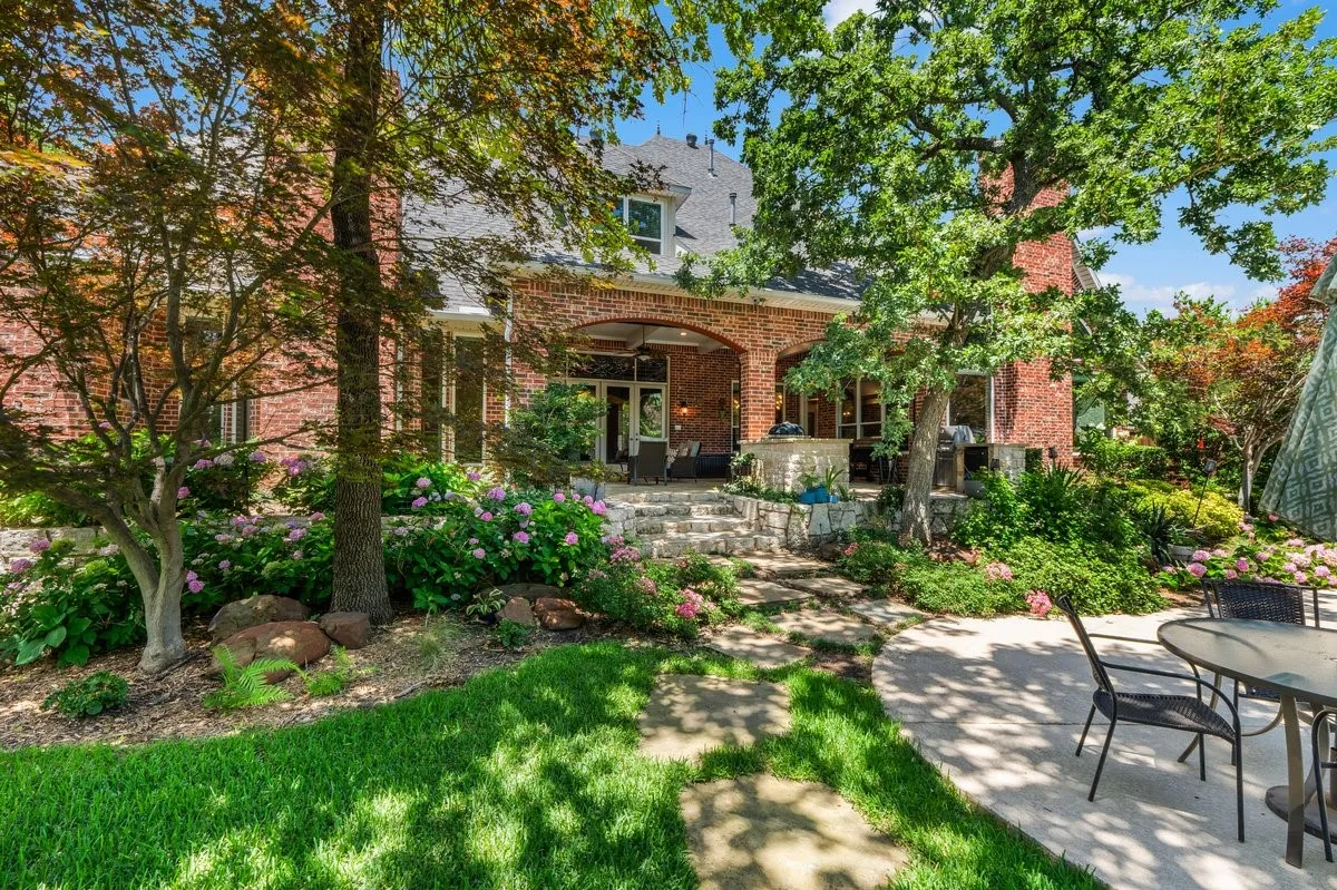 Single Family Residence For Sale in Tarrant County , 7205 Vanguard Court, Colleyville, Texas 76034, 5 Bedroom, 6 Bathroom, 3 Garage spaces, 6,502 Sqft, built in 2005, mls#21281613, Real Estate Agent in Colleyville, Homes For Sale in Tarrant county, Homes For Sale in Colleyville, Realtor in Colleyville Texas, Real Estate Brokerage Independent Realty Texas, Luminita Cordes Realtor