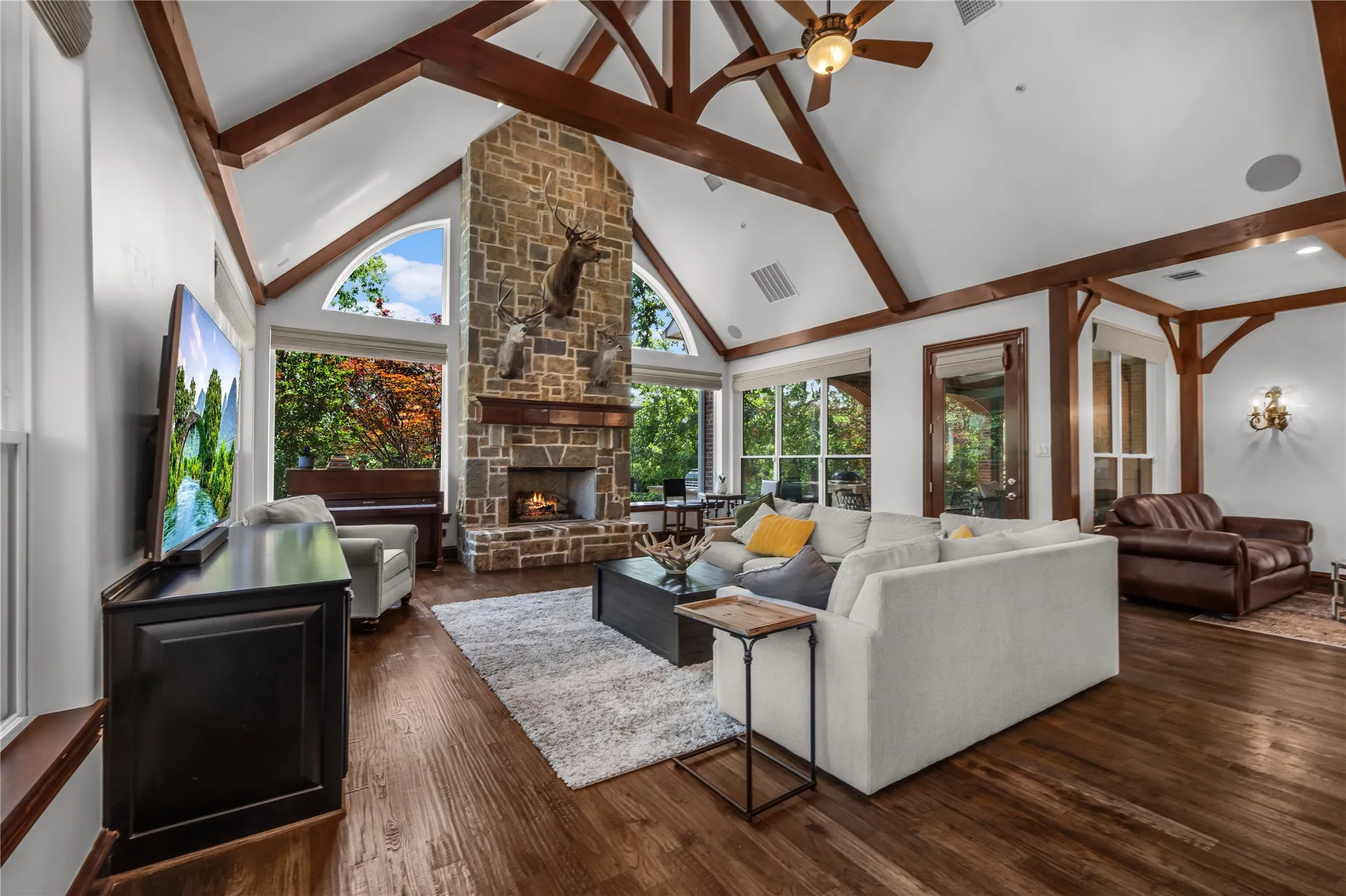 Single Family Residence For Sale in Tarrant County , 7205 Vanguard Court, Colleyville, Texas 76034, 5 Bedroom, 6 Bathroom, 3 Garage spaces, 6,502 Sqft, built in 2005, mls#21281613, Real Estate Agent in Colleyville, Homes For Sale in Tarrant county, Homes For Sale in Colleyville, Realtor in Colleyville Texas, Real Estate Brokerage Independent Realty Texas, Luminita Cordes Realtor