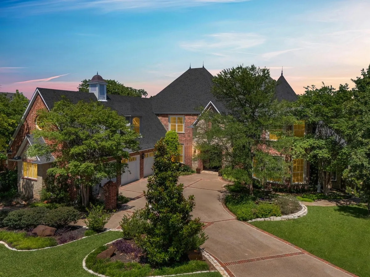 Single Family Residence For Sale in Tarrant County , 7205 Vanguard Court, Colleyville, Texas 76034, 5 Bedroom, 6 Bathroom, 3 Garage spaces, 6,502 Sqft, built in 2005, mls#21281613, Real Estate Agent in Colleyville, Homes For Sale in Tarrant county, Homes For Sale in Colleyville, Realtor in Colleyville Texas, Real Estate Brokerage Independent Realty Texas, Luminita Cordes Realtor
