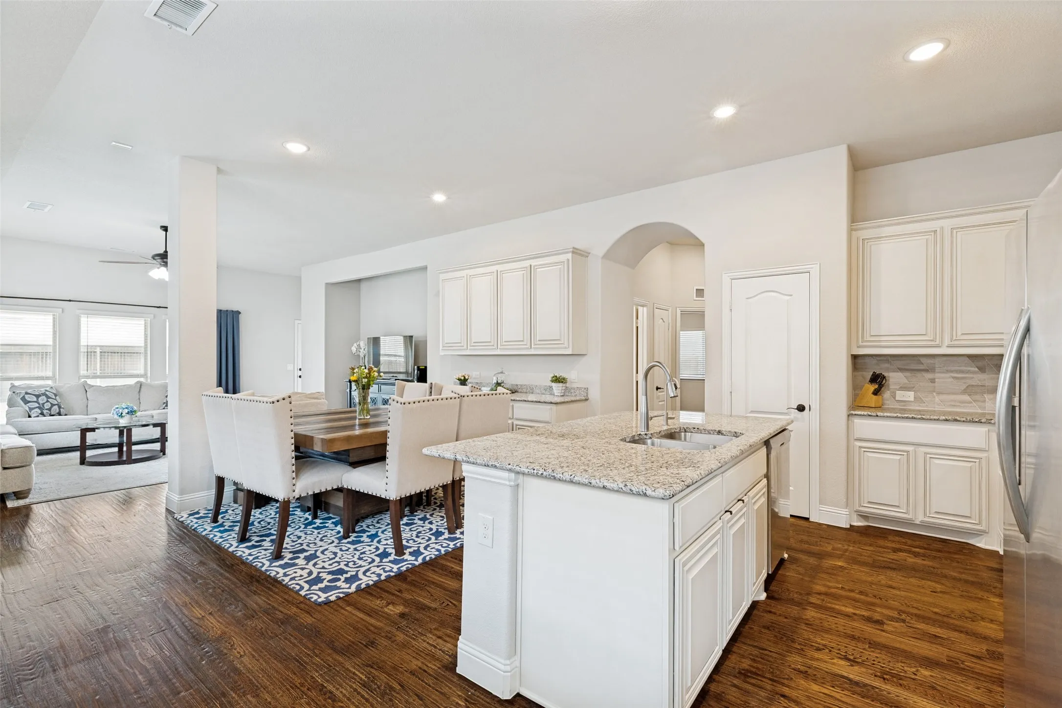 Single Family Residence For Sale in Collin County , 902 Lyndhurst Drive, Anna, Texas 75409, 3 Bedroom, 2 Bathroom, 2 Garage spaces, 1,840 Sqft, built in 2020, mls#21287990, Real Estate Agent in Anna, Homes For Sale in Collin county, Homes For Sale in Anna, Realtor in Anna Texas, Real Estate Brokerage Independent Realty Texas, Luminita Cordes Realtor