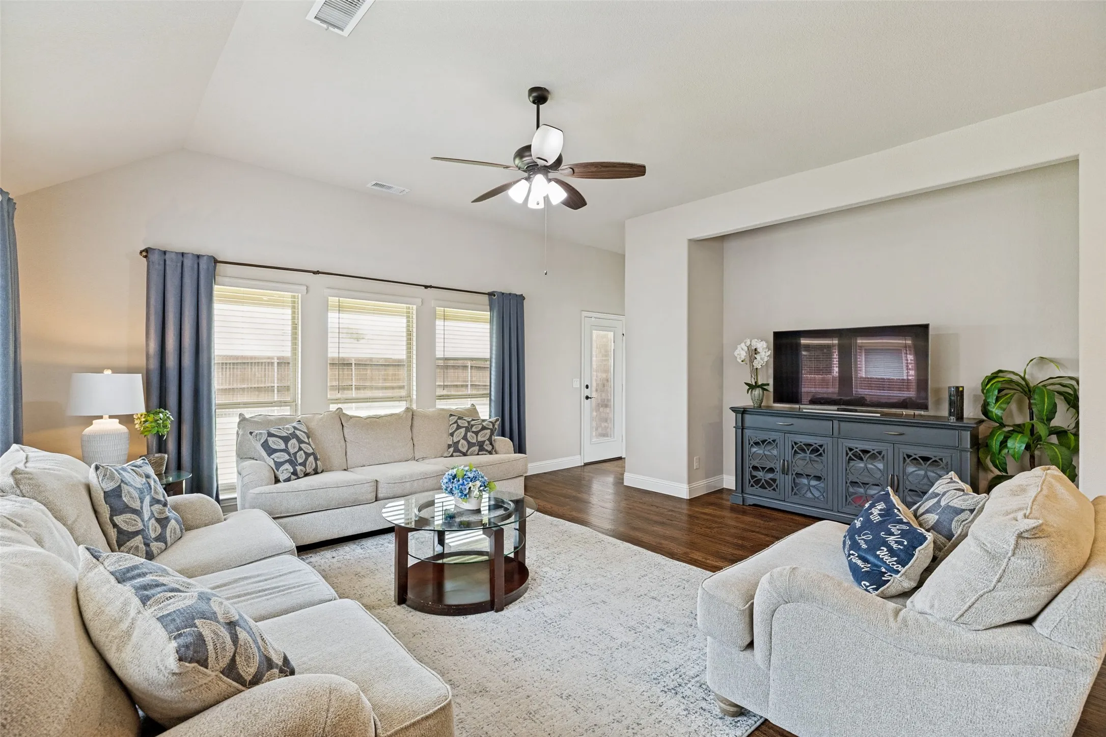 Single Family Residence For Sale in Collin County , 902 Lyndhurst Drive, Anna, Texas 75409, 3 Bedroom, 2 Bathroom, 2 Garage spaces, 1,840 Sqft, built in 2020, mls#21287990, Real Estate Agent in Anna, Homes For Sale in Collin county, Homes For Sale in Anna, Realtor in Anna Texas, Real Estate Brokerage Independent Realty Texas, Luminita Cordes Realtor