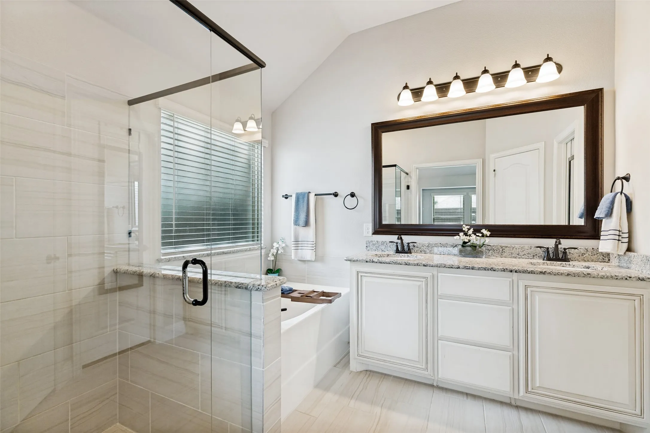 Single Family Residence For Sale in Collin County , 902 Lyndhurst Drive, Anna, Texas 75409, 3 Bedroom, 2 Bathroom, 2 Garage spaces, 1,840 Sqft, built in 2020, mls#21287990, Real Estate Agent in Anna, Homes For Sale in Collin county, Homes For Sale in Anna, Realtor in Anna Texas, Real Estate Brokerage Independent Realty Texas, Luminita Cordes Realtor