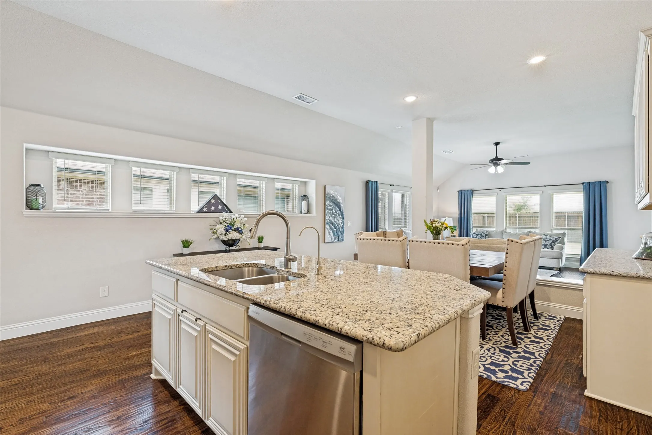 Single Family Residence For Sale in Collin County , 902 Lyndhurst Drive, Anna, Texas 75409, 3 Bedroom, 2 Bathroom, 2 Garage spaces, 1,840 Sqft, built in 2020, mls#21287990, Real Estate Agent in Anna, Homes For Sale in Collin county, Homes For Sale in Anna, Realtor in Anna Texas, Real Estate Brokerage Independent Realty Texas, Luminita Cordes Realtor