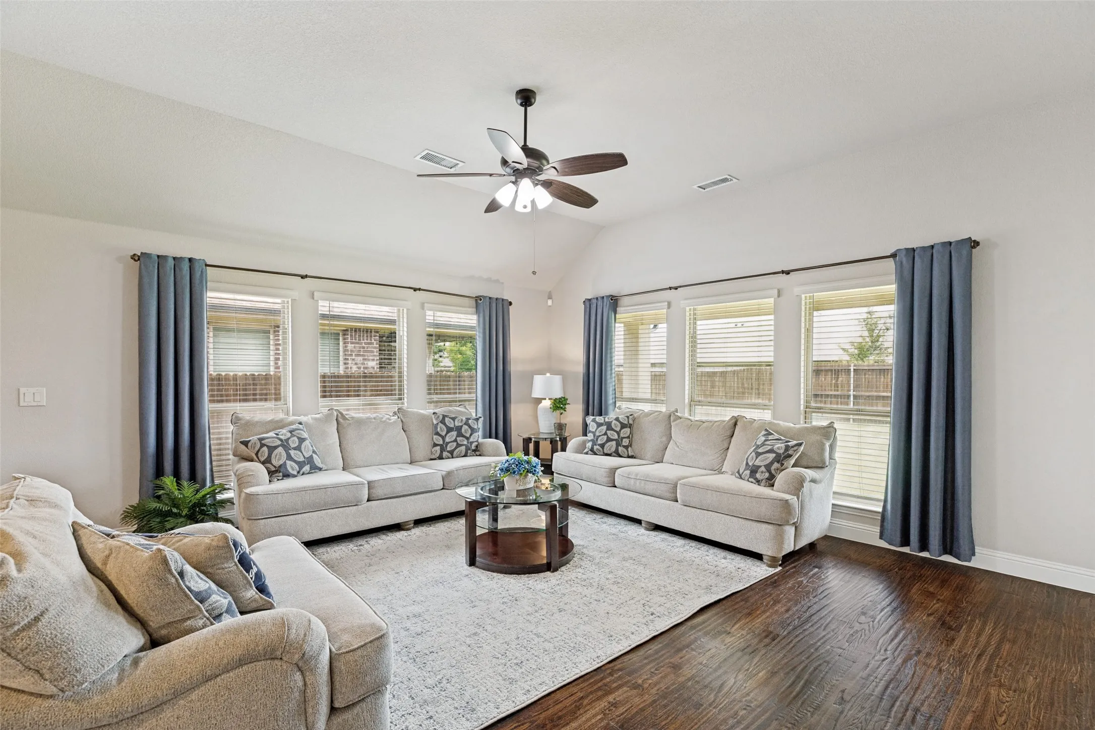 Single Family Residence For Sale in Collin County , 902 Lyndhurst Drive, Anna, Texas 75409, 3 Bedroom, 2 Bathroom, 2 Garage spaces, 1,840 Sqft, built in 2020, mls#21287990, Real Estate Agent in Anna, Homes For Sale in Collin county, Homes For Sale in Anna, Realtor in Anna Texas, Real Estate Brokerage Independent Realty Texas, Luminita Cordes Realtor