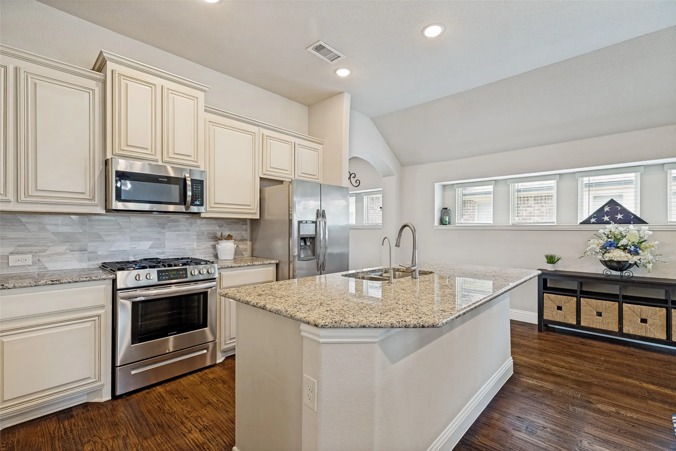 Single Family Residence For Sale in Collin County , 902 Lyndhurst Drive, Anna, Texas 75409, 3 Bedroom, 2 Bathroom, 2 Garage spaces, 1,840 Sqft, built in 2020, mls#21287990, Real Estate Agent in Anna, Homes For Sale in Collin county, Homes For Sale in Anna, Realtor in Anna Texas, Real Estate Brokerage Independent Realty Texas, Luminita Cordes Realtor