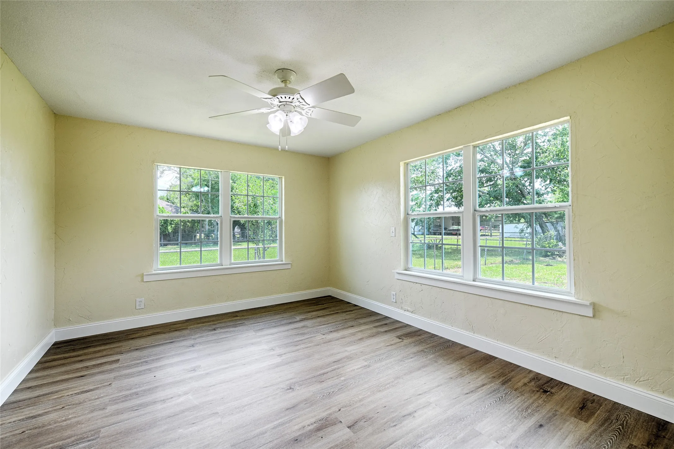 Single Family Residence For Sale in Dallas County , 2619 E Seagoville Road, Seagoville, Texas 75159, 3 Bedroom, 2 Bathroom, 3 Garage spaces, 1,492 Sqft, built in 1930, Price $399,000, mls#21288056, Real Estate Agent in Seagoville, Homes For Sale in Dallas county, Homes For Sale in Seagoville, Realtor in Seagoville Texas, Real Estate Brokerage Independent Realty Texas, Luminita Cordes Realtor