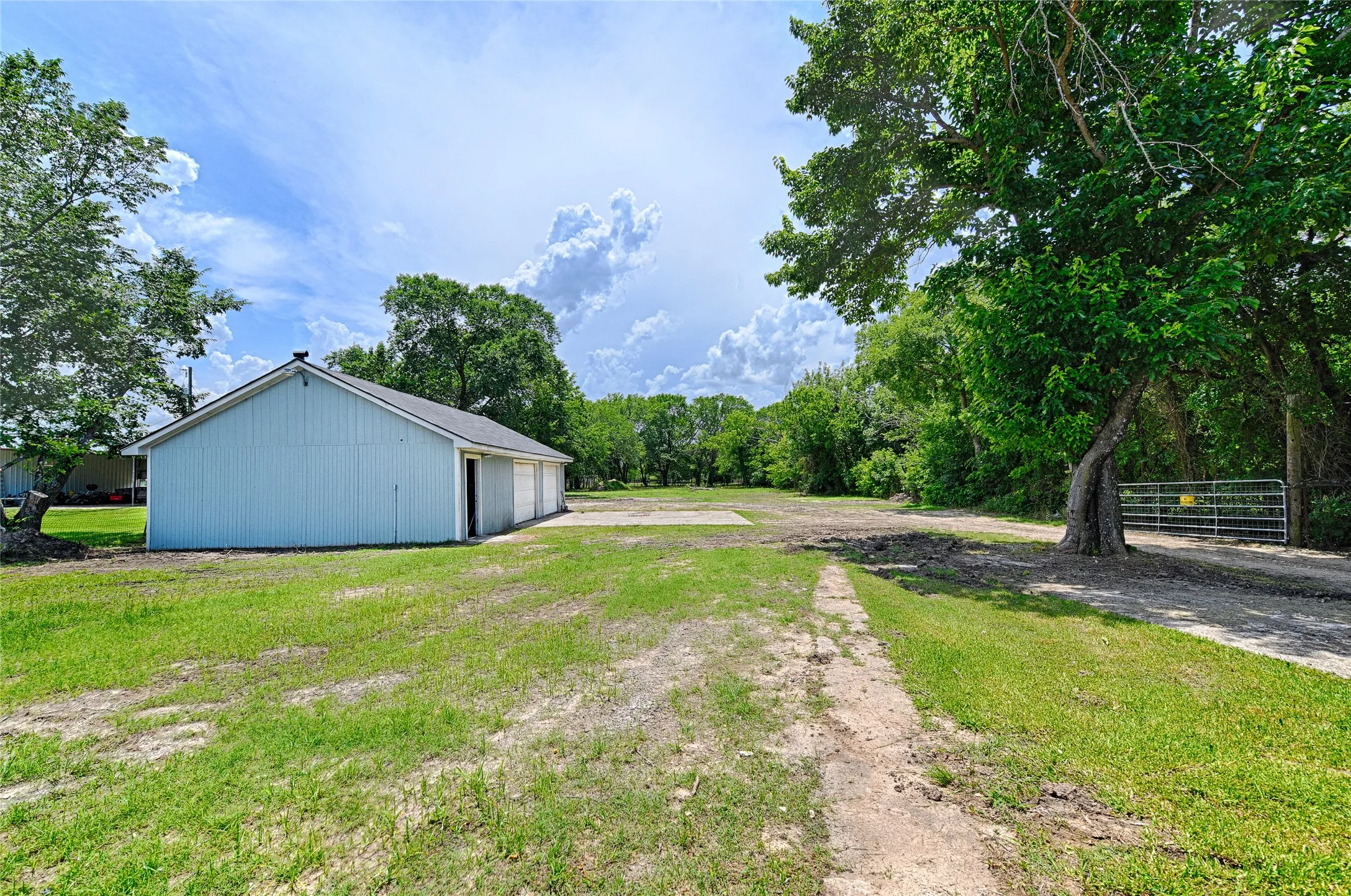 Single Family Residence For Sale in Dallas County , 2619 E Seagoville Road, Seagoville, Texas 75159, 3 Bedroom, 2 Bathroom, 3 Garage spaces, 1,492 Sqft, built in 1930, Price $399,000, mls#21288056, Real Estate Agent in Seagoville, Homes For Sale in Dallas county, Homes For Sale in Seagoville, Realtor in Seagoville Texas, Real Estate Brokerage Independent Realty Texas, Luminita Cordes Realtor