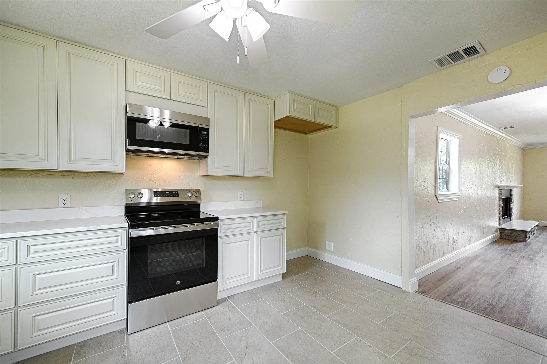 Single Family Residence For Sale in Dallas County , 2619 E Seagoville Road, Seagoville, Texas 75159, 3 Bedroom, 2 Bathroom, 3 Garage spaces, 1,492 Sqft, built in 1930, Price $399,000, mls#21288056, Real Estate Agent in Seagoville, Homes For Sale in Dallas county, Homes For Sale in Seagoville, Realtor in Seagoville Texas, Real Estate Brokerage Independent Realty Texas, Luminita Cordes Realtor