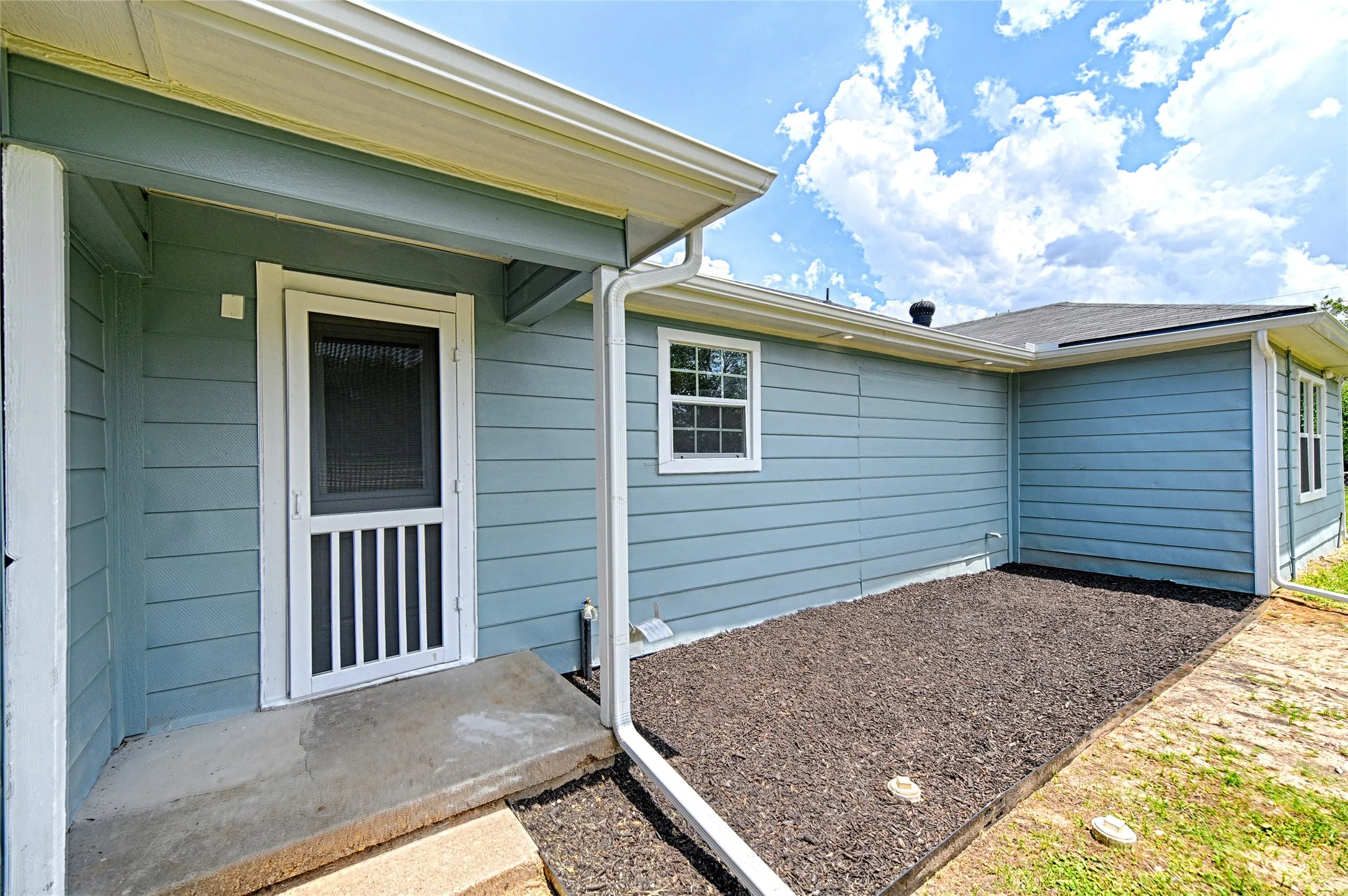 Single Family Residence For Sale in Dallas County , 2619 E Seagoville Road, Seagoville, Texas 75159, 3 Bedroom, 2 Bathroom, 3 Garage spaces, 1,492 Sqft, built in 1930, Price $399,000, mls#21288056, Real Estate Agent in Seagoville, Homes For Sale in Dallas county, Homes For Sale in Seagoville, Realtor in Seagoville Texas, Real Estate Brokerage Independent Realty Texas, Luminita Cordes Realtor