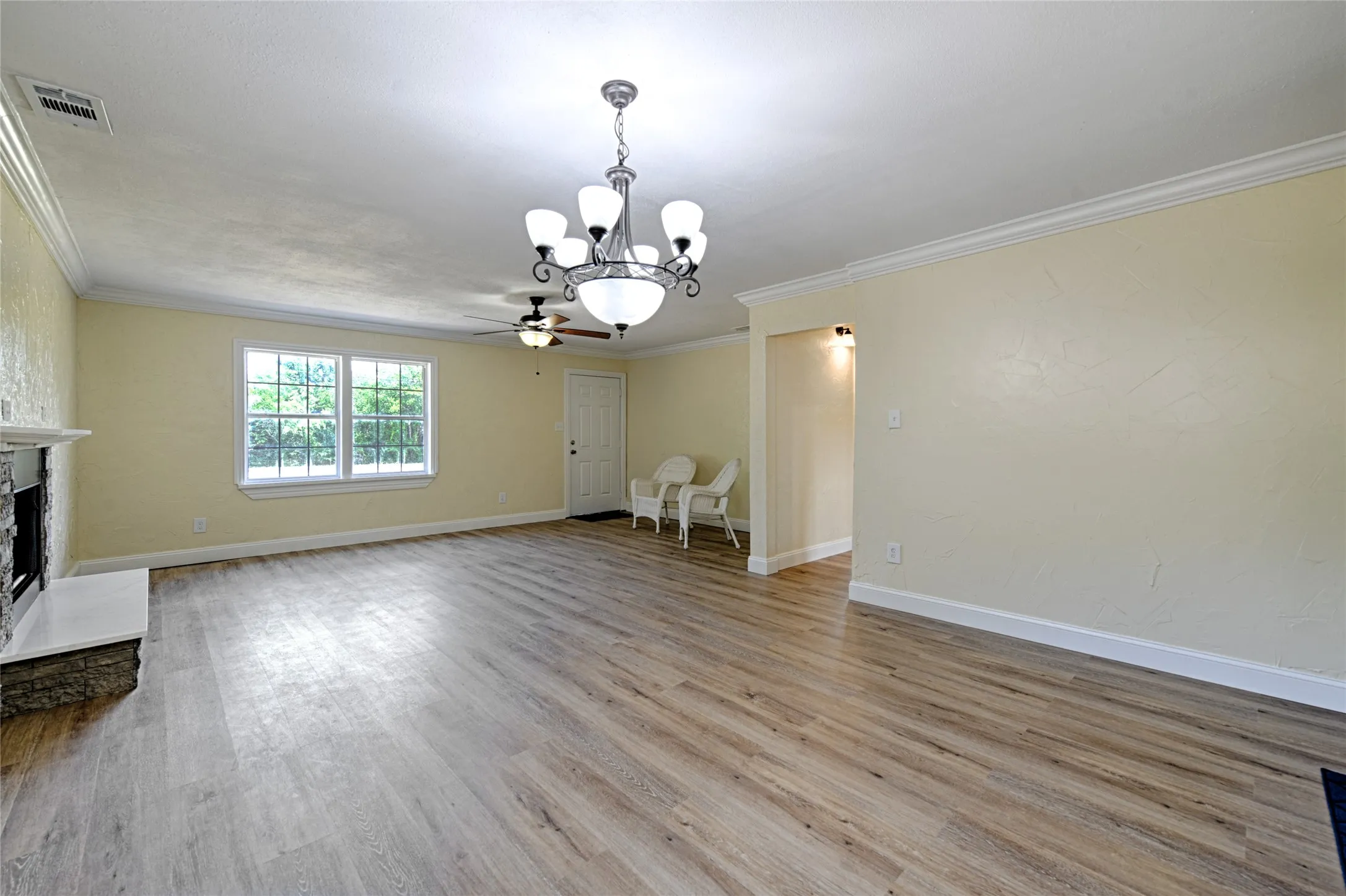 Single Family Residence For Sale in Dallas County , 2619 E Seagoville Road, Seagoville, Texas 75159, 3 Bedroom, 2 Bathroom, 3 Garage spaces, 1,492 Sqft, built in 1930, Price $399,000, mls#21288056, Real Estate Agent in Seagoville, Homes For Sale in Dallas county, Homes For Sale in Seagoville, Realtor in Seagoville Texas, Real Estate Brokerage Independent Realty Texas, Luminita Cordes Realtor
