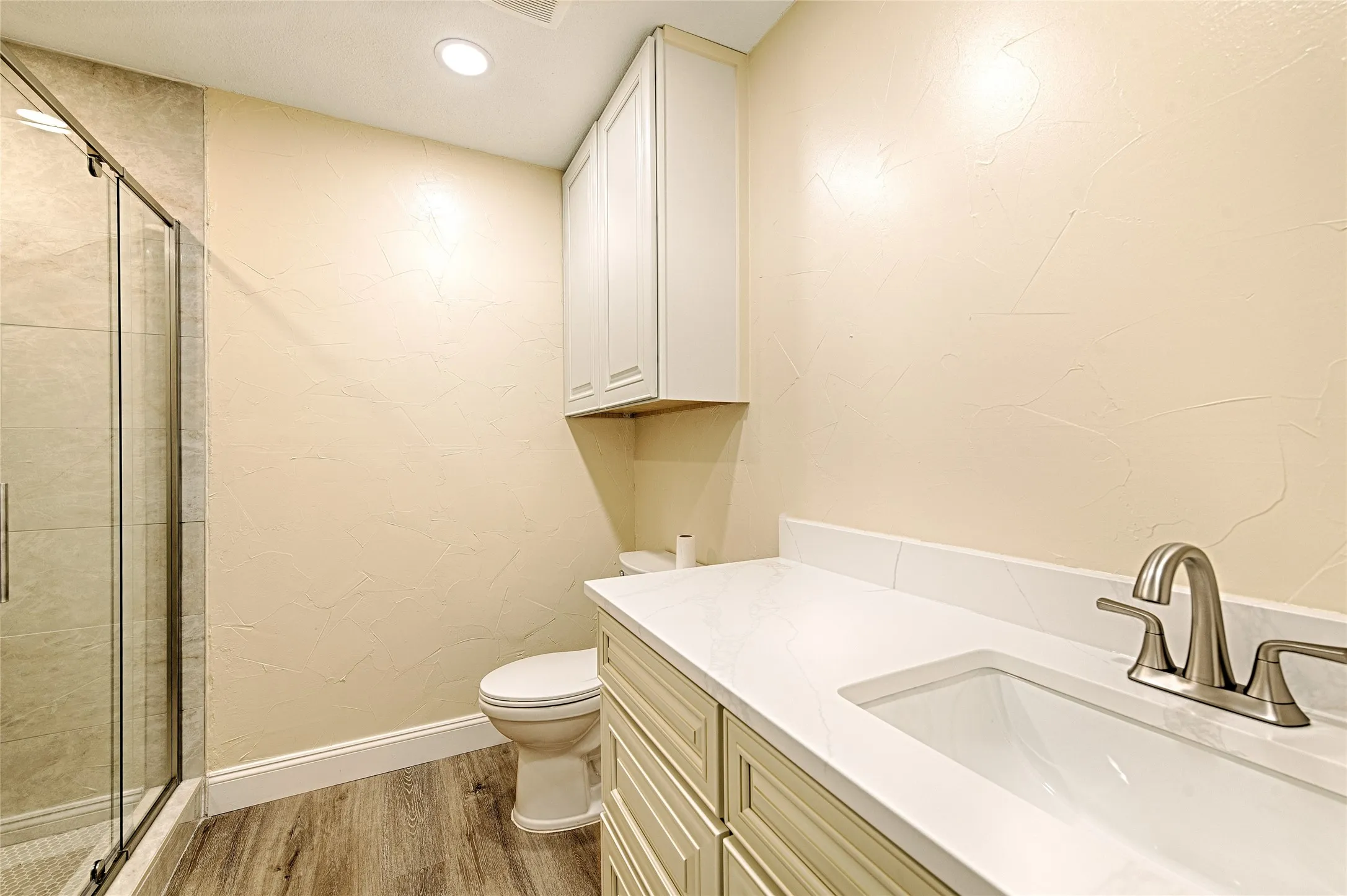 Single Family Residence For Sale in Dallas County , 2619 E Seagoville Road, Seagoville, Texas 75159, 3 Bedroom, 2 Bathroom, 3 Garage spaces, 1,492 Sqft, built in 1930, Price $399,000, mls#21288056, Real Estate Agent in Seagoville, Homes For Sale in Dallas county, Homes For Sale in Seagoville, Realtor in Seagoville Texas, Real Estate Brokerage Independent Realty Texas, Luminita Cordes Realtor