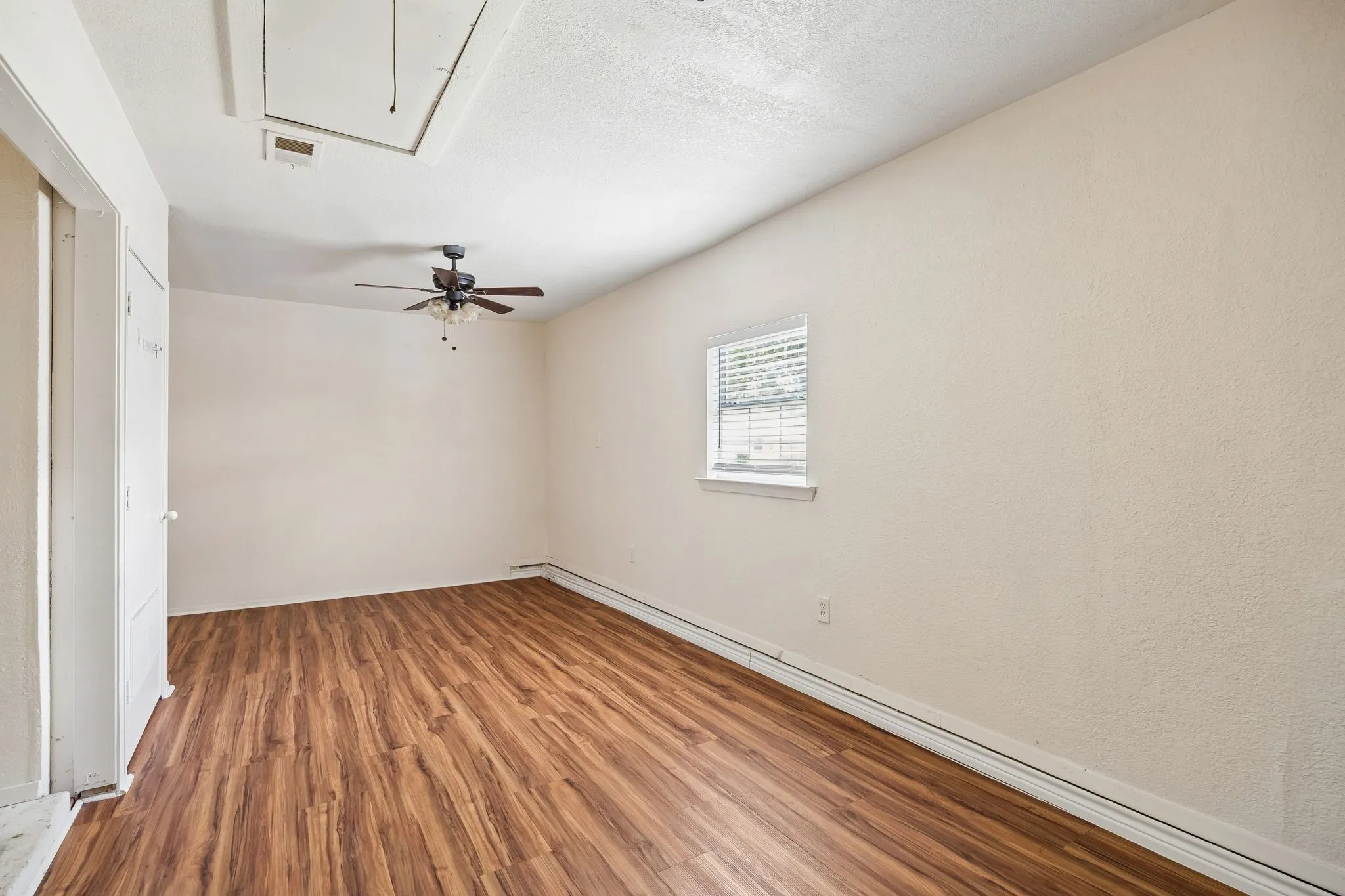 Single Family Residence For Rent in Dallas County , 6221 Pine Street, Rowlett, Texas 75089, 3 Bedroom, 2 Bathroom, Garage spaces, 1,594 Sqft, built in 1974, mls#21289812, Real Estate Agent in Rowlett, Homes For Rent in Dallas county, Homes For Rent in Rowlett, Realtor in Rowlett Texas, Real Estate Brokerage Independent Realty Texas, Luminita Cordes Realtor