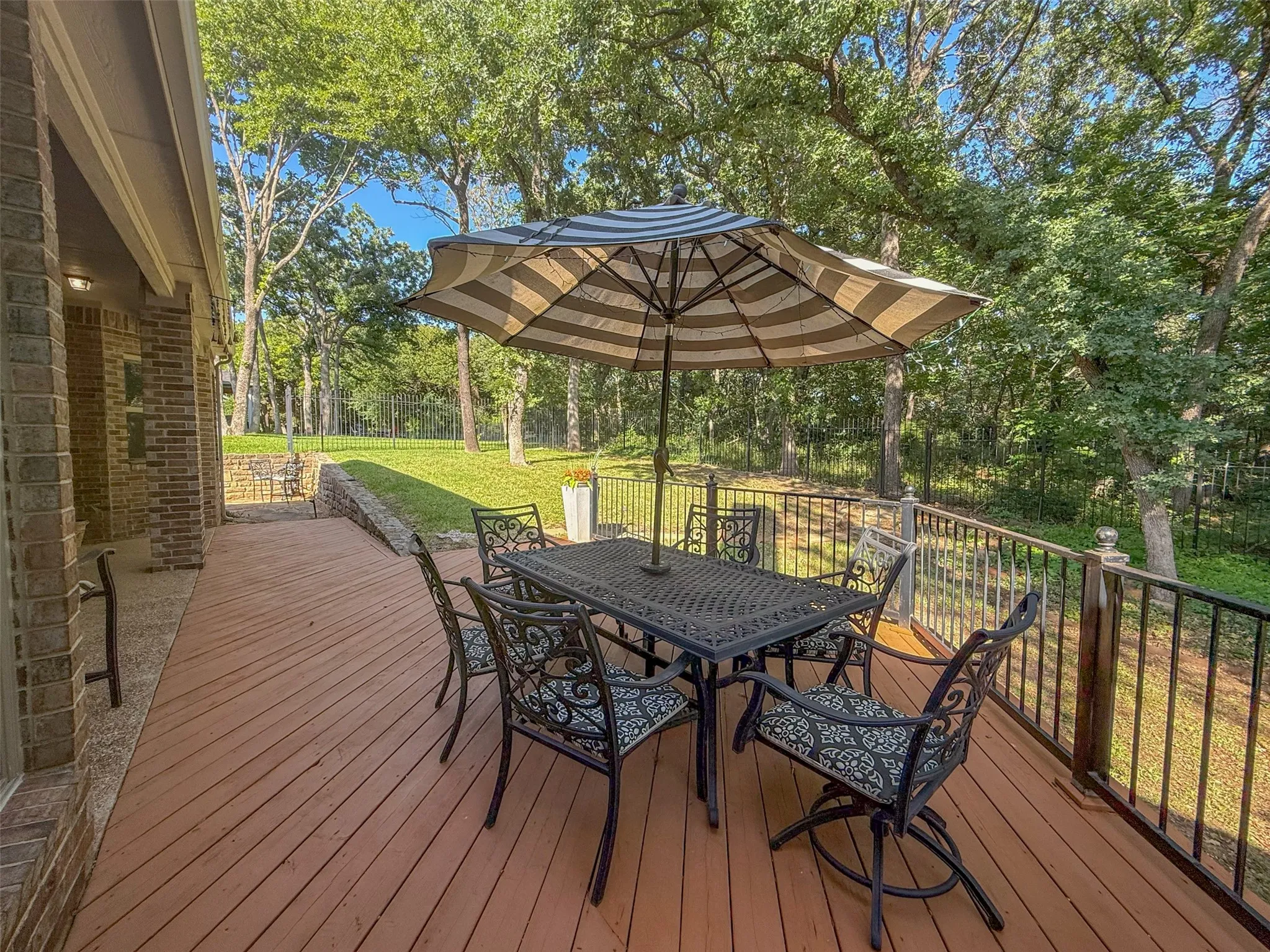 Single Family Residence For Sale in Denton County , 3508 Buckingham Drive, Corinth, Texas 76210, 4 Bedroom, 4 Bathroom, 3 Garage spaces, 3,792 Sqft, built in 1998, mls#21286987, Real Estate Agent in Corinth, Homes For Sale in Denton county, Homes For Sale in Corinth, Realtor in Corinth Texas, Real Estate Brokerage Independent Realty Texas, Luminita Cordes Realtor