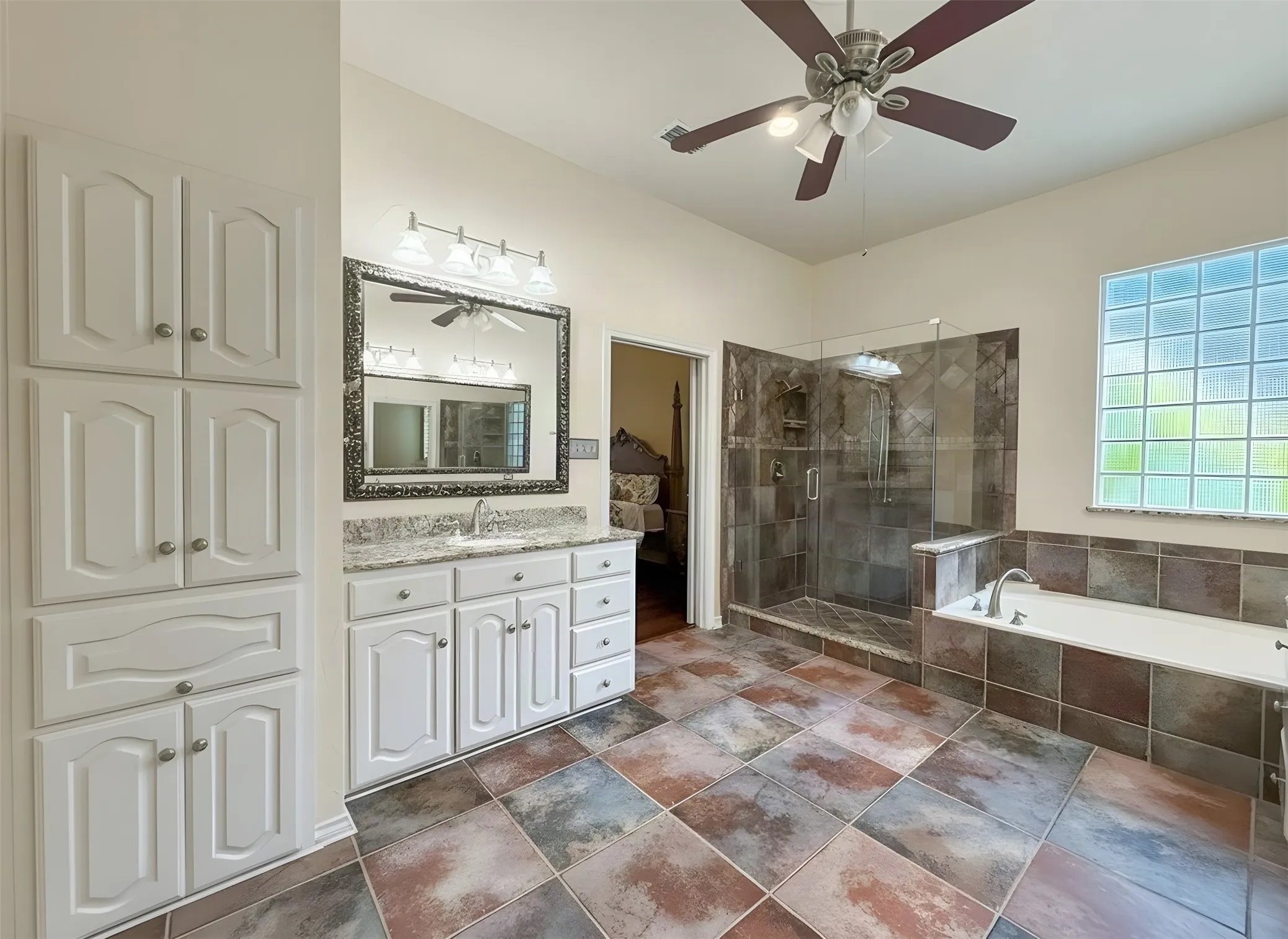 Single Family Residence For Sale in Denton County , 3508 Buckingham Drive, Corinth, Texas 76210, 4 Bedroom, 4 Bathroom, 3 Garage spaces, 3,792 Sqft, built in 1998, mls#21286987, Real Estate Agent in Corinth, Homes For Sale in Denton county, Homes For Sale in Corinth, Realtor in Corinth Texas, Real Estate Brokerage Independent Realty Texas, Luminita Cordes Realtor