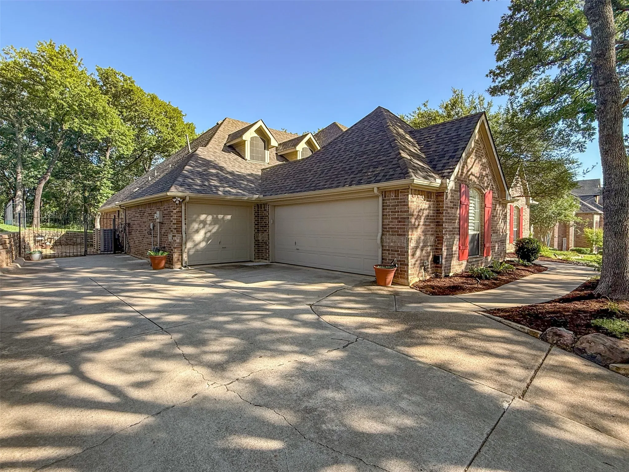 Single Family Residence For Sale in Denton County , 3508 Buckingham Drive, Corinth, Texas 76210, 4 Bedroom, 4 Bathroom, 3 Garage spaces, 3,792 Sqft, built in 1998, mls#21286987, Real Estate Agent in Corinth, Homes For Sale in Denton county, Homes For Sale in Corinth, Realtor in Corinth Texas, Real Estate Brokerage Independent Realty Texas, Luminita Cordes Realtor