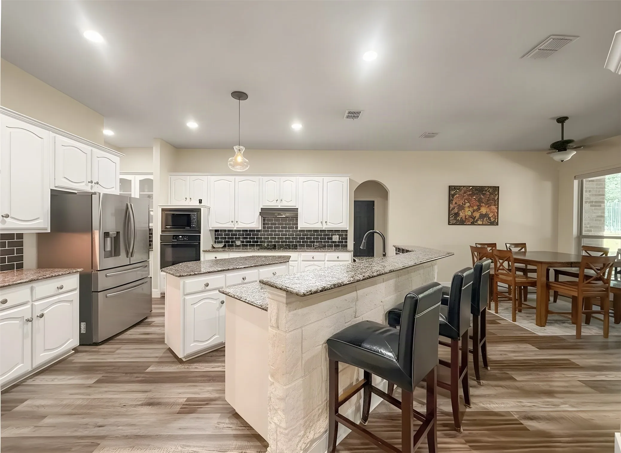 Single Family Residence For Sale in Denton County , 3508 Buckingham Drive, Corinth, Texas 76210, 4 Bedroom, 4 Bathroom, 3 Garage spaces, 3,792 Sqft, built in 1998, mls#21286987, Real Estate Agent in Corinth, Homes For Sale in Denton county, Homes For Sale in Corinth, Realtor in Corinth Texas, Real Estate Brokerage Independent Realty Texas, Luminita Cordes Realtor