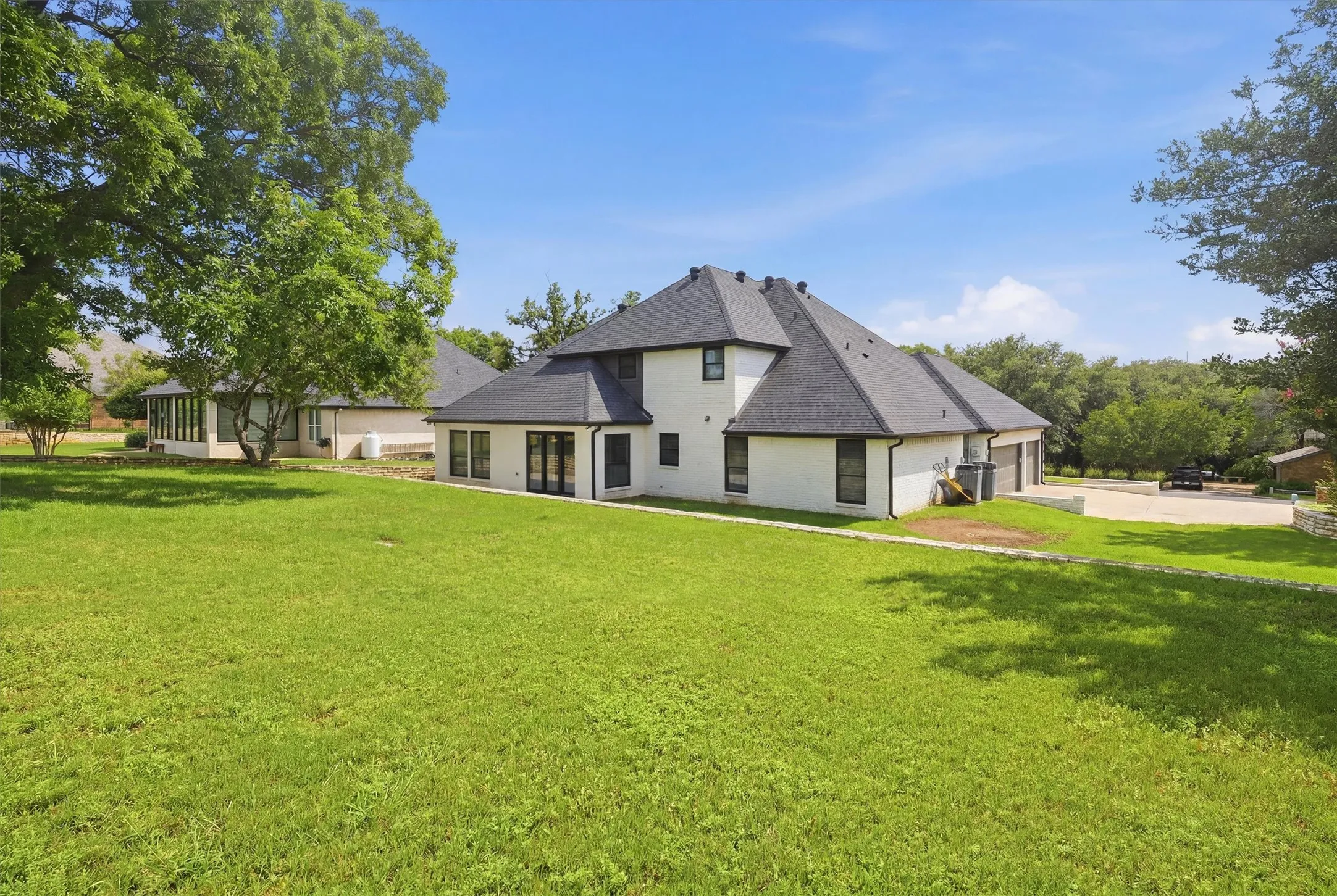 Single Family Residence For Sale in Hood County , 9121 Bontura Road, Granbury, Texas 76049, 4 Bedroom, 4 Bathroom, 3 Garage spaces, 3,000 Sqft, built in 1990, mls#21287442, Real Estate Agent in Granbury, Homes For Sale in Hood county, Homes For Sale in Granbury, Realtor in Granbury Texas, Real Estate Brokerage Independent Realty Texas, Luminita Cordes Realtor