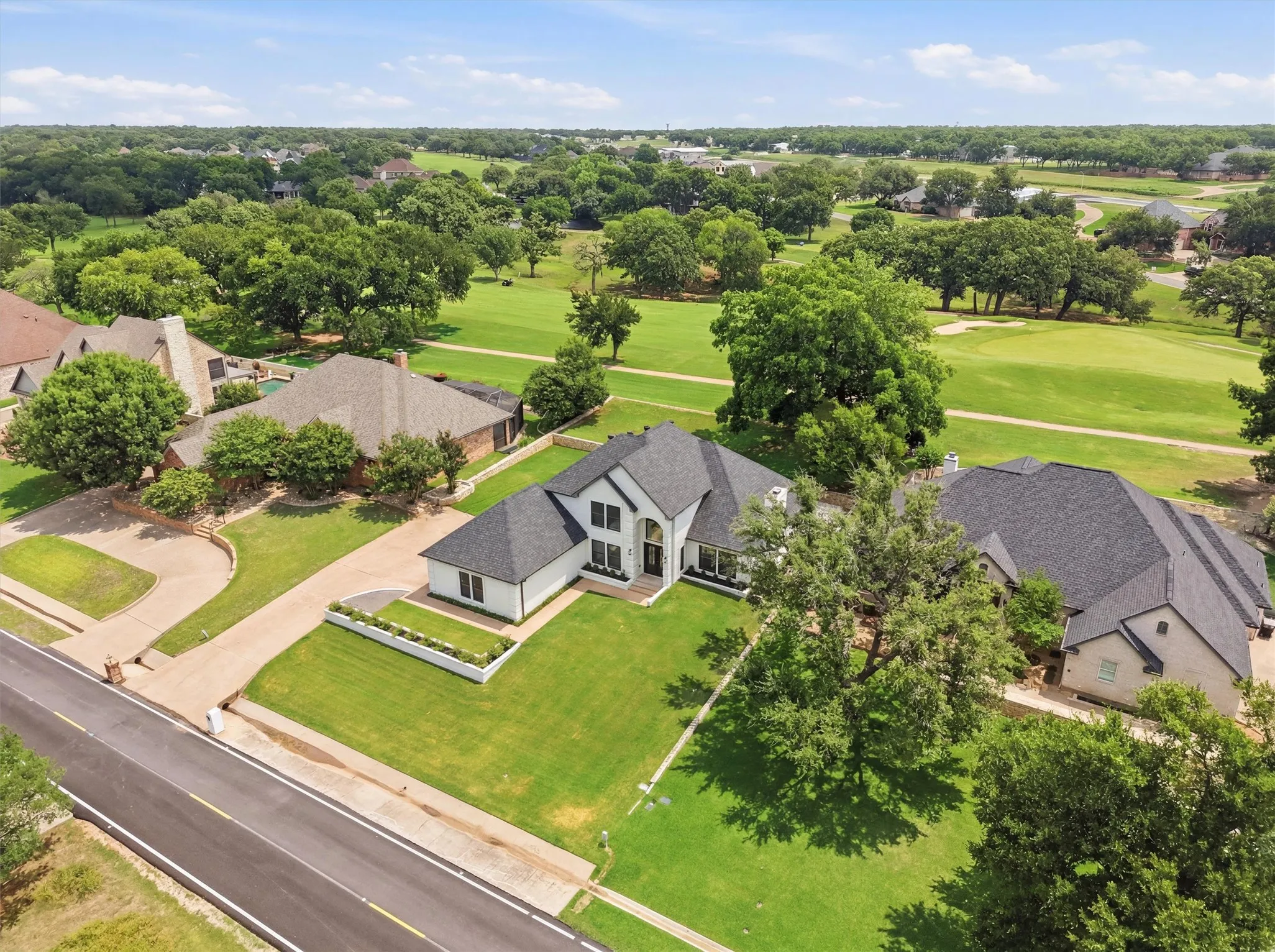 Single Family Residence For Sale in Hood County , 9121 Bontura Road, Granbury, Texas 76049, 4 Bedroom, 4 Bathroom, 3 Garage spaces, 3,000 Sqft, built in 1990, mls#21287442, Real Estate Agent in Granbury, Homes For Sale in Hood county, Homes For Sale in Granbury, Realtor in Granbury Texas, Real Estate Brokerage Independent Realty Texas, Luminita Cordes Realtor