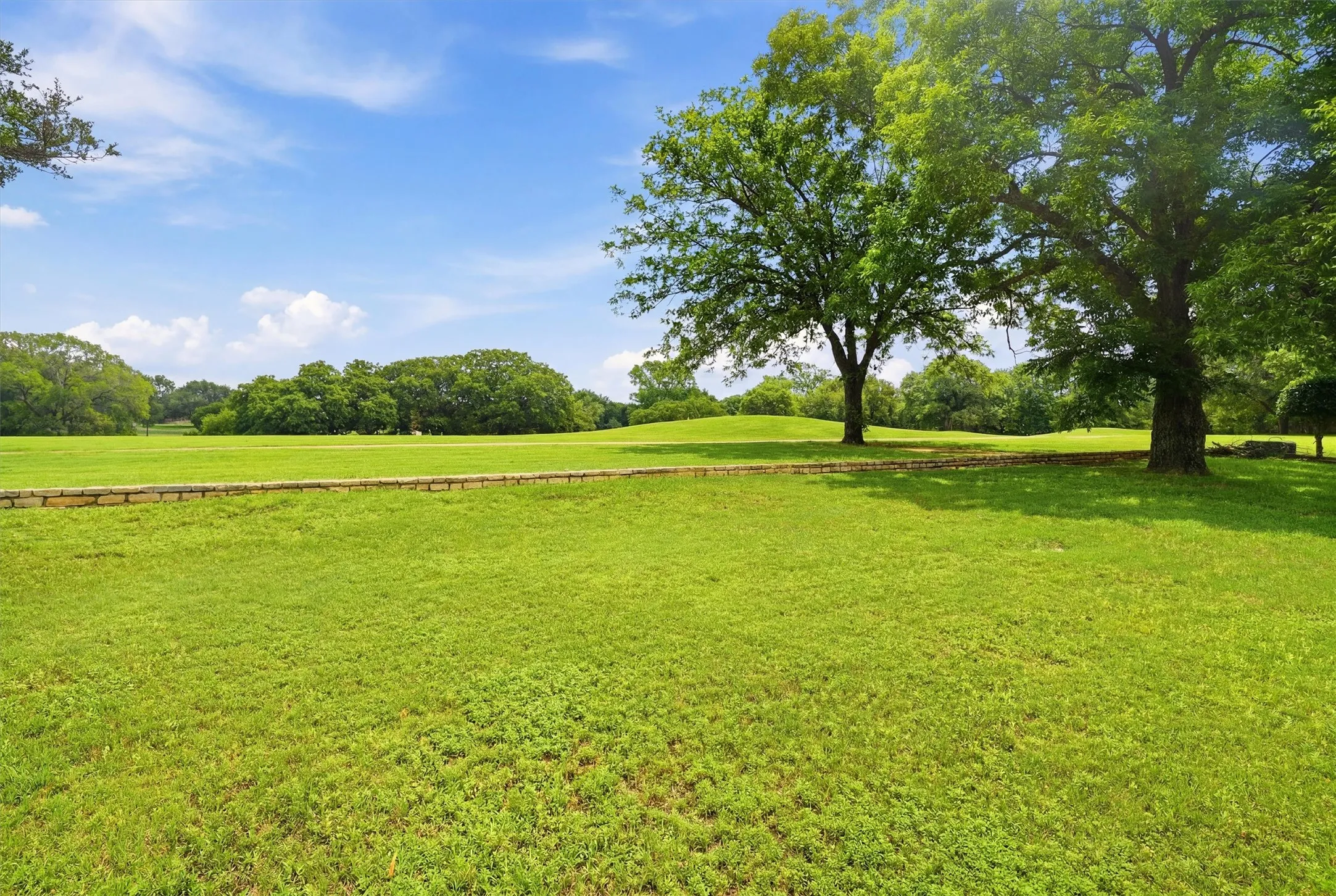 Single Family Residence For Sale in Hood County , 9121 Bontura Road, Granbury, Texas 76049, 4 Bedroom, 4 Bathroom, 3 Garage spaces, 3,000 Sqft, built in 1990, mls#21287442, Real Estate Agent in Granbury, Homes For Sale in Hood county, Homes For Sale in Granbury, Realtor in Granbury Texas, Real Estate Brokerage Independent Realty Texas, Luminita Cordes Realtor