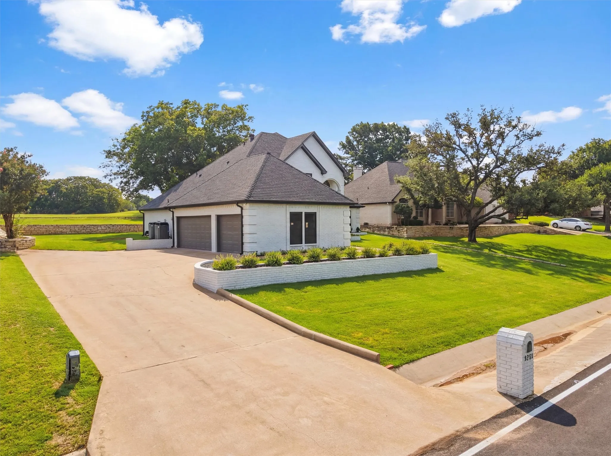 Single Family Residence For Sale in Hood County , 9121 Bontura Road, Granbury, Texas 76049, 4 Bedroom, 4 Bathroom, 3 Garage spaces, 3,000 Sqft, built in 1990, mls#21287442, Real Estate Agent in Granbury, Homes For Sale in Hood county, Homes For Sale in Granbury, Realtor in Granbury Texas, Real Estate Brokerage Independent Realty Texas, Luminita Cordes Realtor