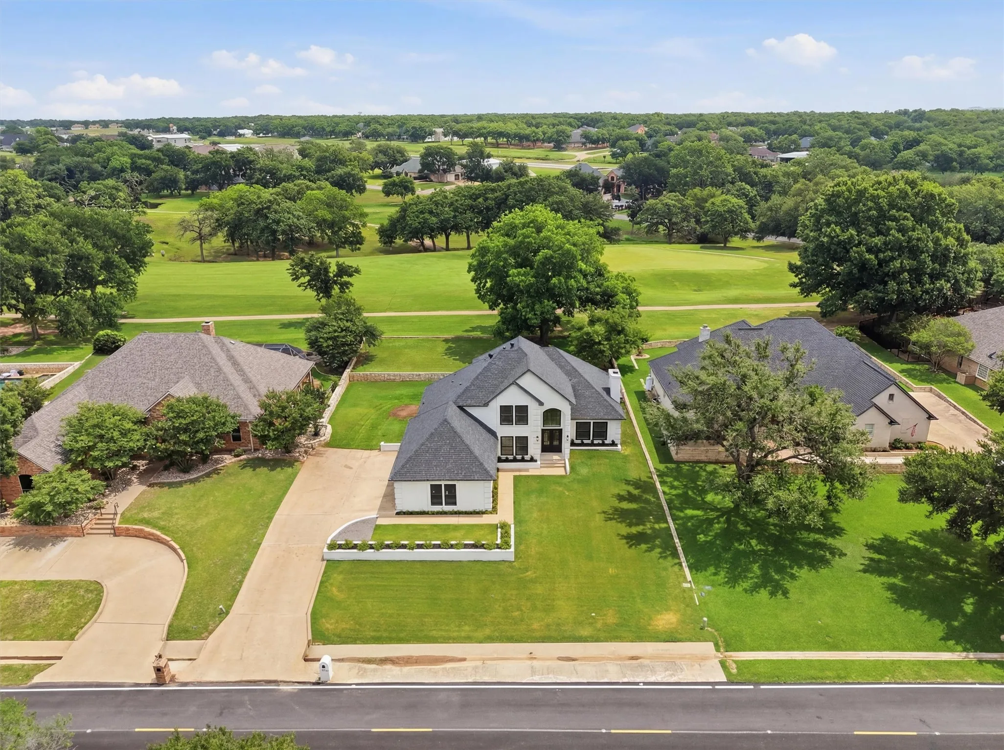 Single Family Residence For Sale in Hood County , 9121 Bontura Road, Granbury, Texas 76049, 4 Bedroom, 4 Bathroom, 3 Garage spaces, 3,000 Sqft, built in 1990, mls#21287442, Real Estate Agent in Granbury, Homes For Sale in Hood county, Homes For Sale in Granbury, Realtor in Granbury Texas, Real Estate Brokerage Independent Realty Texas, Luminita Cordes Realtor